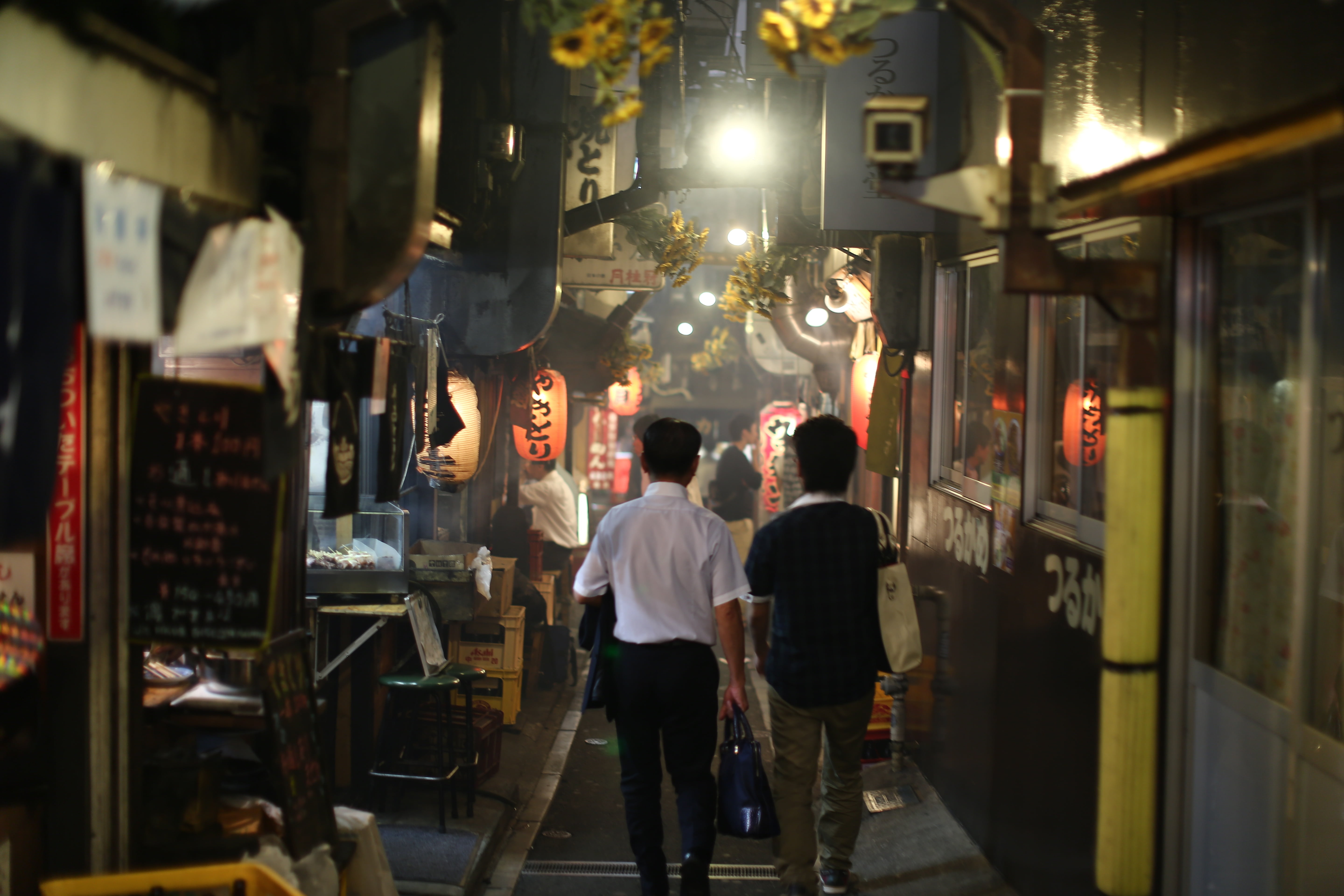 casual clothing, walking, tokyo, people, standing, store, men, retail, near, group of people, occupation, shinjuku, japan, illuminated, road, street view, HD Wallpaper