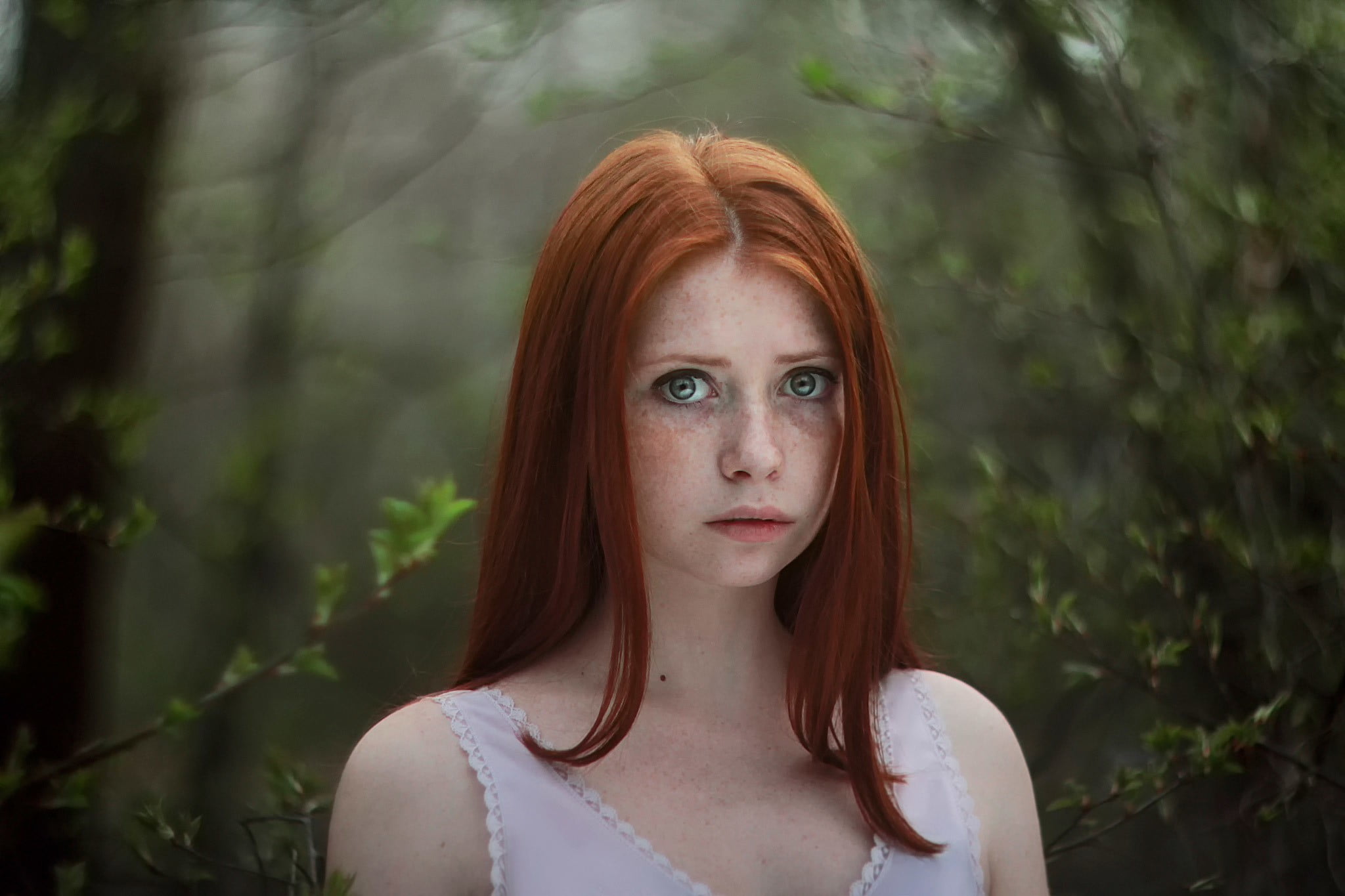 front view, hairstyle, forest, plant, teenager, one person, beauty, adult, young adult, lifestyles, outdoors, real people, freckles, leisure activity, women, HD Wallpaper
