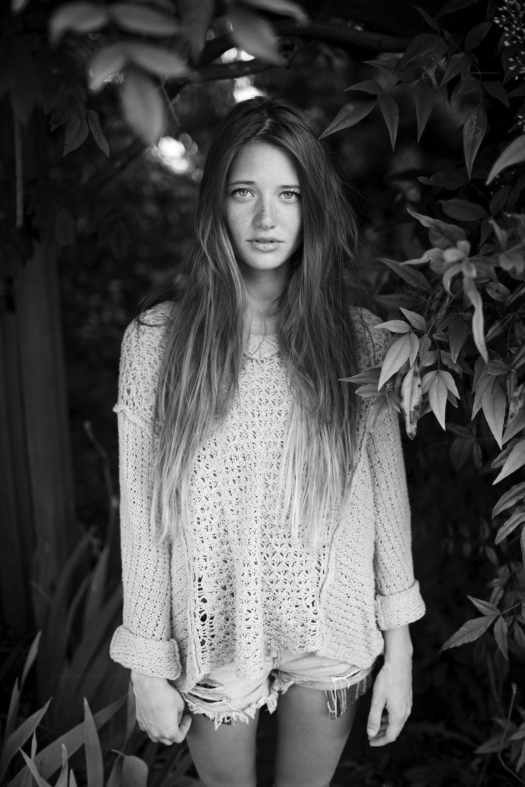 Lindsay Hansen, 720P, Freckles, photography, model, monochrome, women, Phone HD Wallpaper