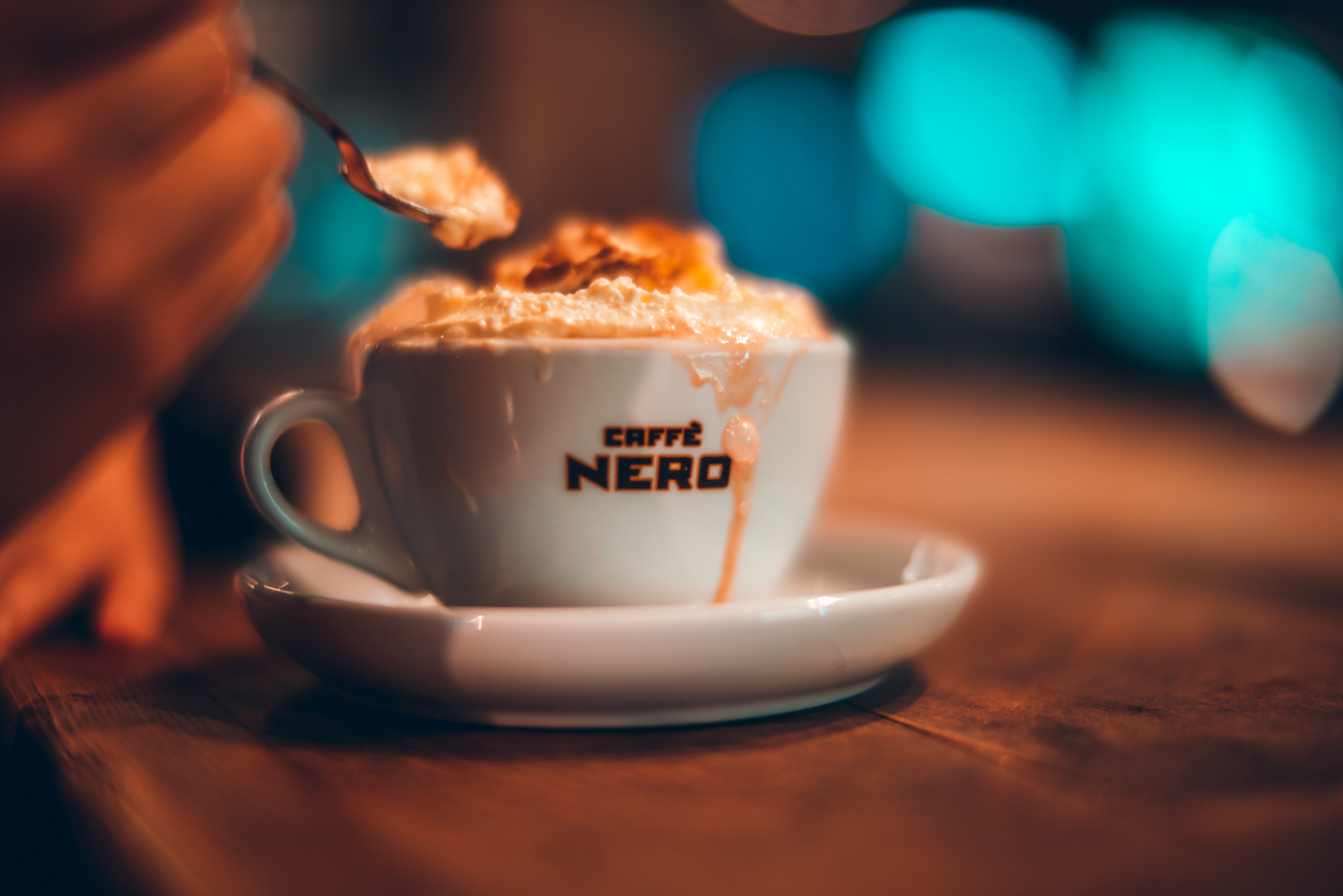 caffee, cream, text, cafe, spill, night, bokeh, communication, crockery, dessert, latte, freshness, spoon, focus on foreground, saucer, hot drink, cup, HD Wallpaper