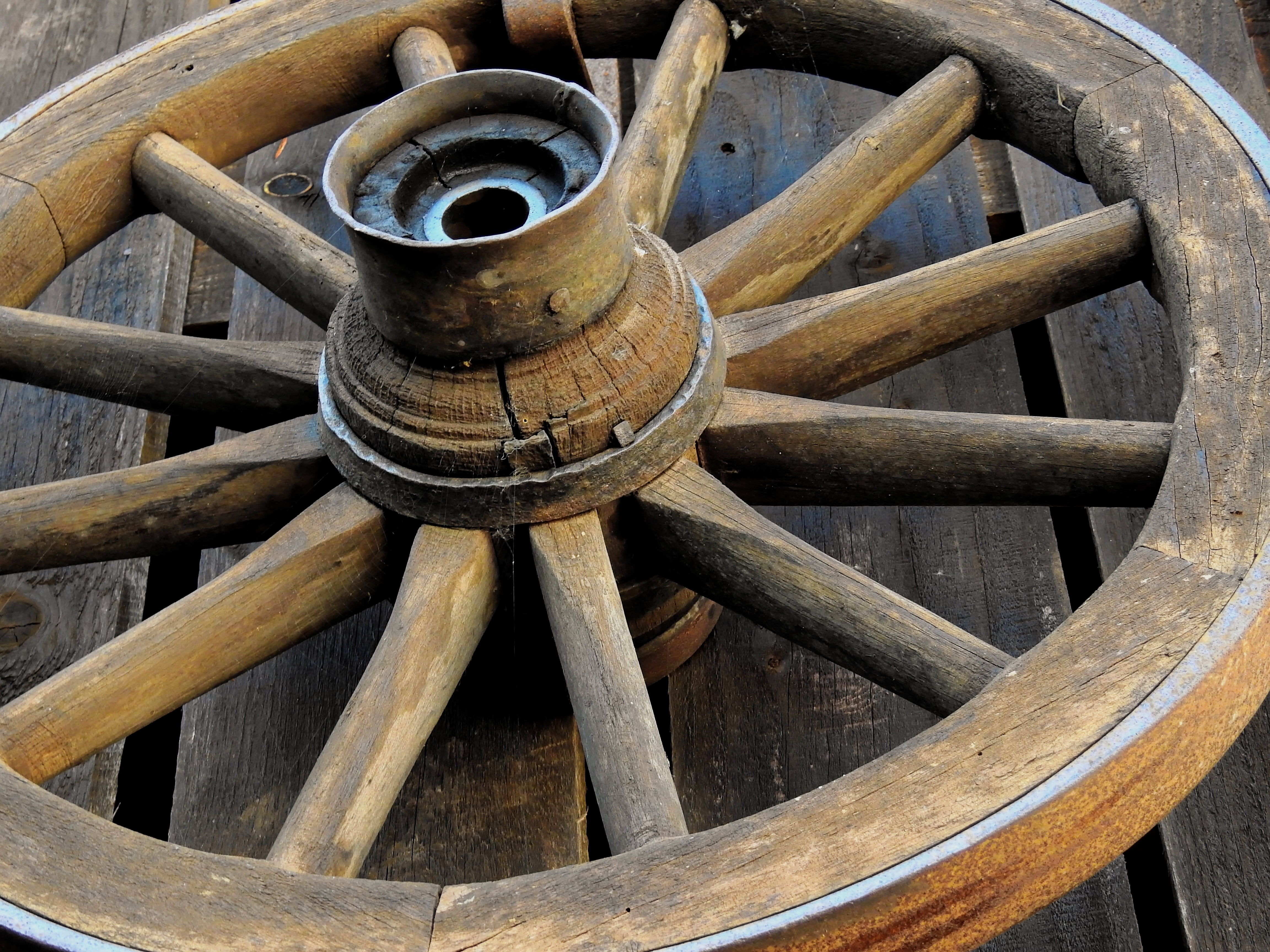 antique, metal, water wheel, no people, outdoors, fuel and power generation, spokes, museum, wagon wheel, wheel, high angle view, dare, day, deco, nature, HD Wallpaper