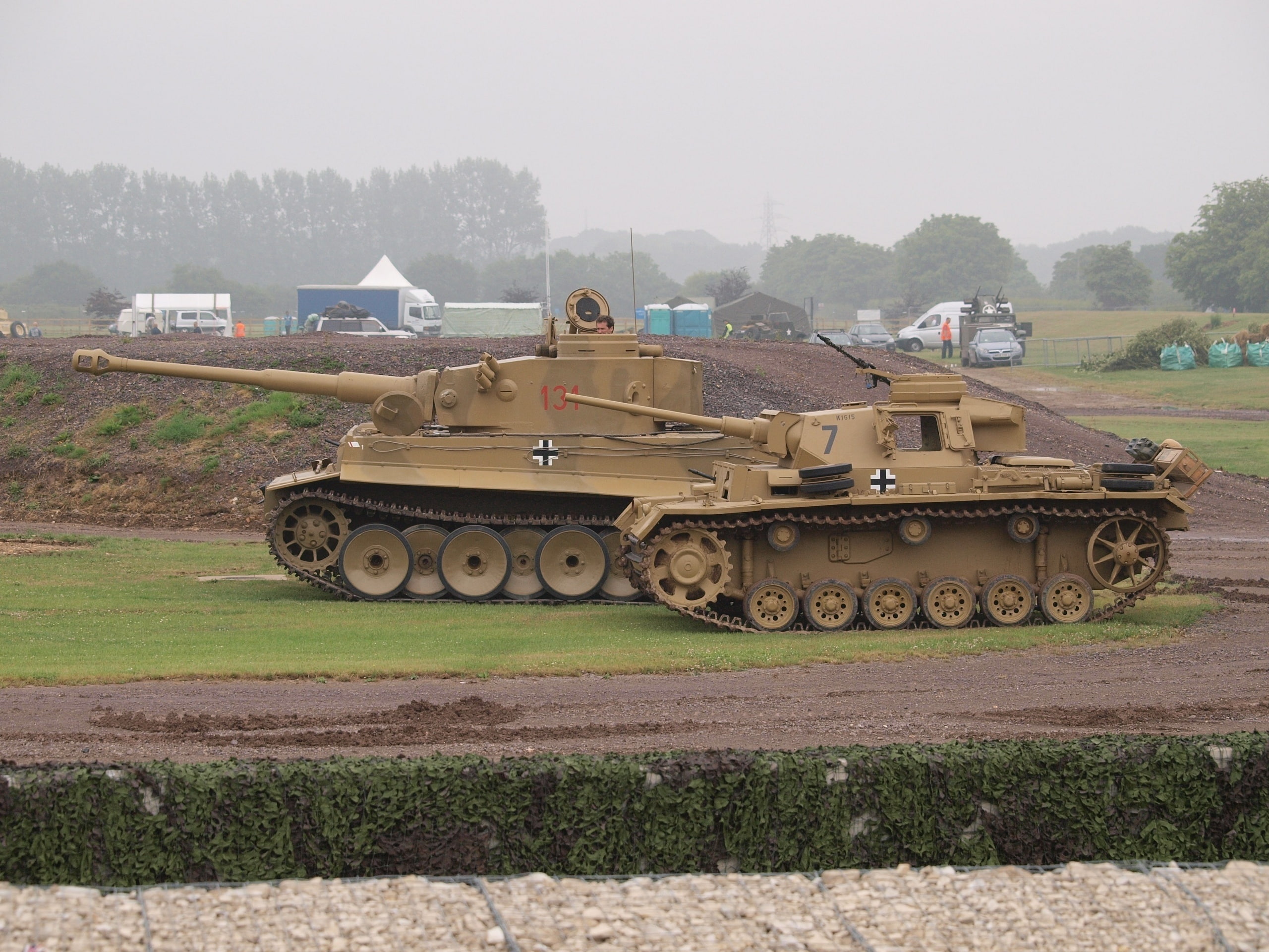 Pz.Kpfw. IV Ausf. H, sky, field, land, nature, military, outdoors, tiger, brown, land vehicle, mode of transportation, road, aggression, 2K, military equipment, HD Wallpaper