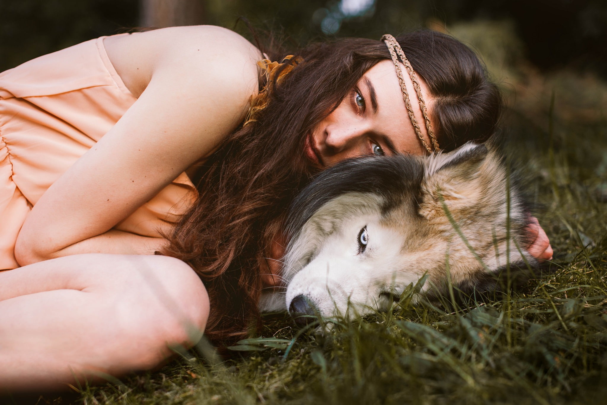 hair, long hair, 1080P, wolf, adult, portrait, grass, brunette, women, blue eyes, women outdoors, animals, outdoors, relaxation, mammal, hairstyle, young adult, HD Wallpaper