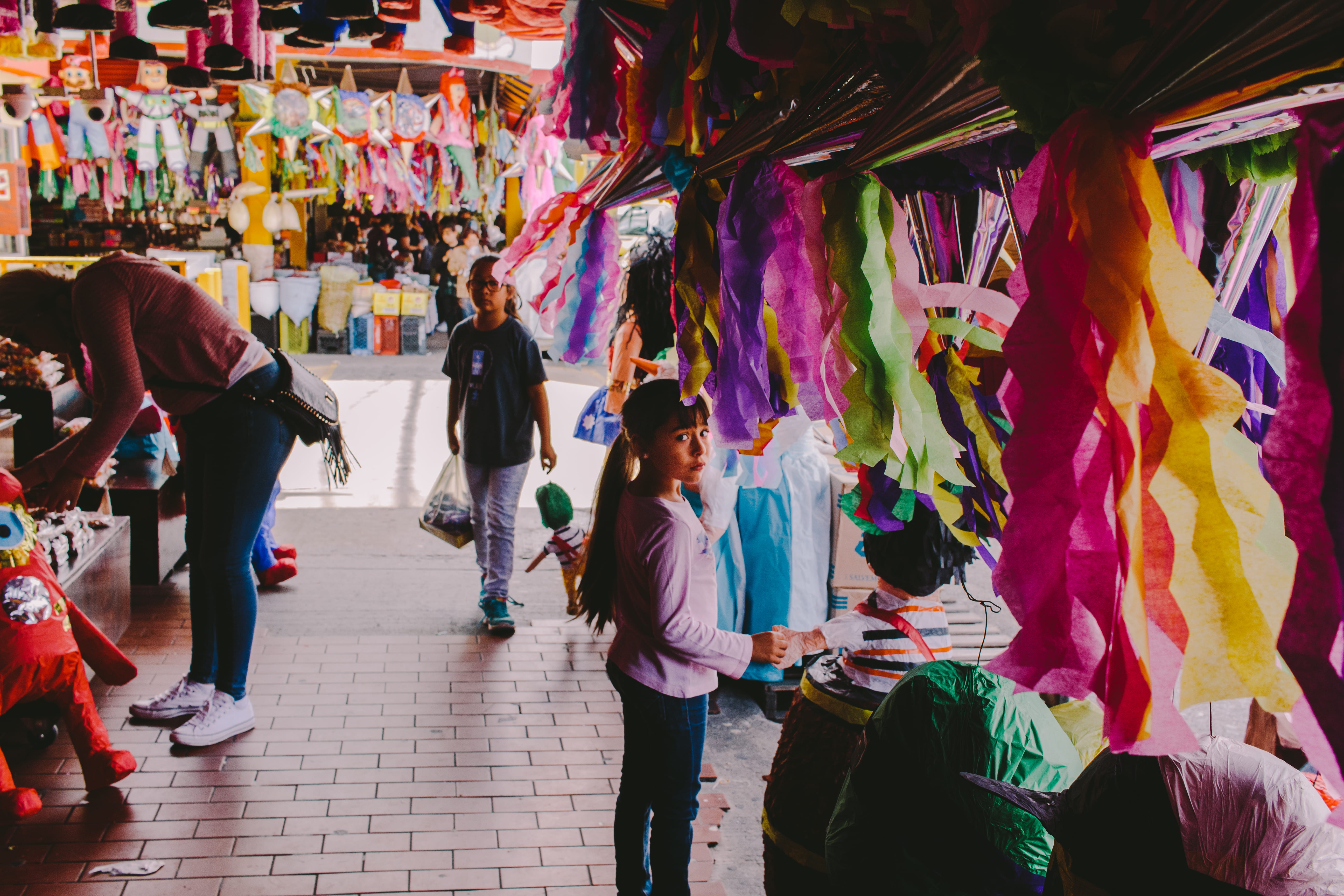 retail display, shopping, people, retail, multi colored, variation, large group of objects, real people, choice, mexico, for sale, market, small business, HD Wallpaper