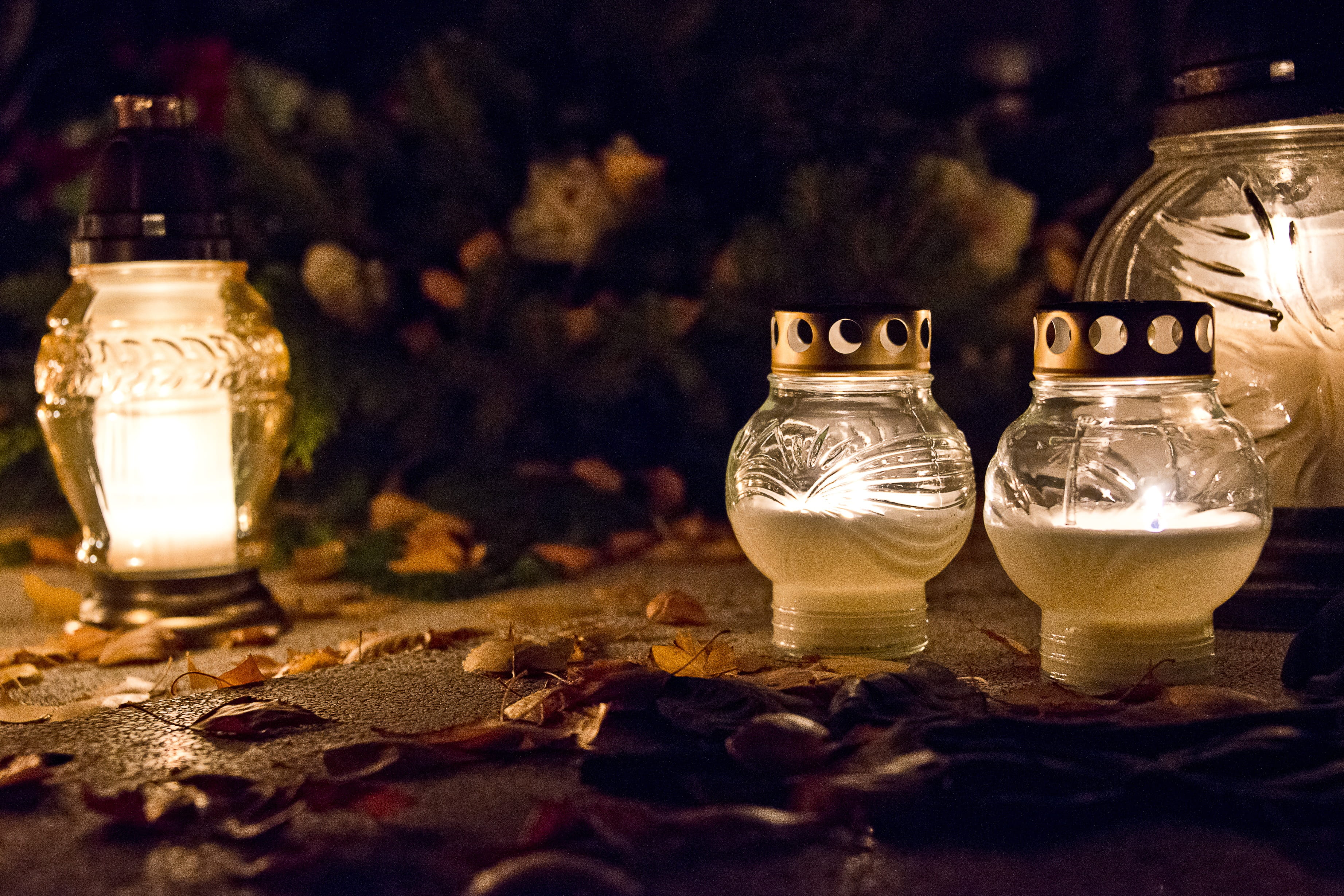 focus on foreground, still life, indoors, drink, holders, crockery, container, autumn, clear, fire - natural phenomenon, light, cemetery, illuminated, table, HD Wallpaper