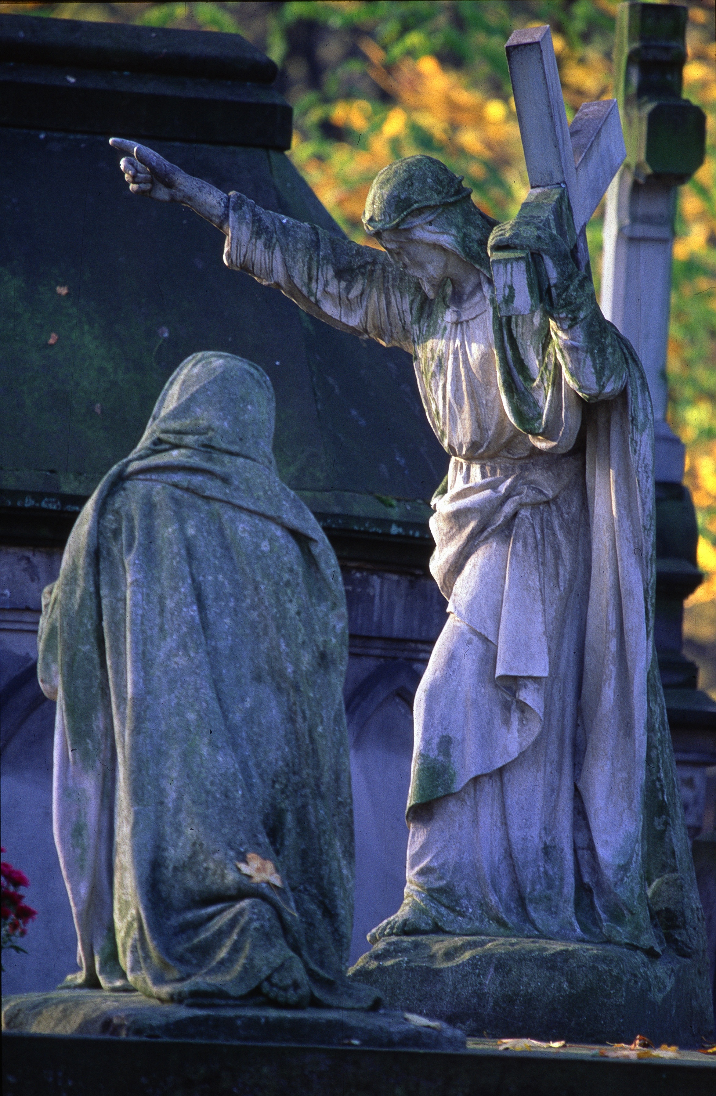 grave, male likeness, female likeness, 2K, graves, architecture, saints, gothic, spirituality, stone, outdoors, creativity, cemetery, representation, art and craft, Phone HD Wallpaper