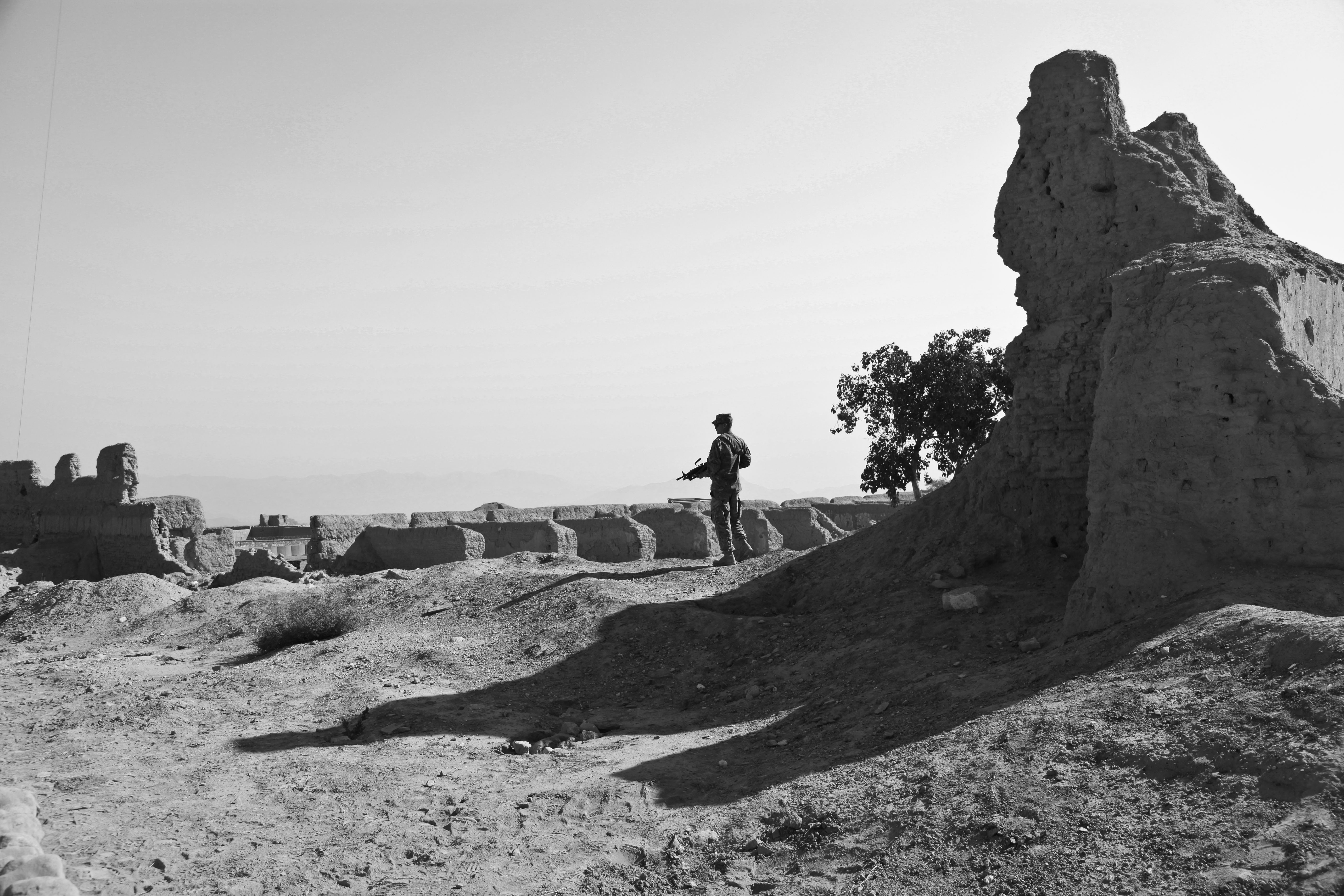 men, 5K, camouflage, explore, afghanistan, rock, lookout, ruins, rock - object, people, clear sky, beauty in nature, trip, lifestyles, standing, solid, HD Wallpaper