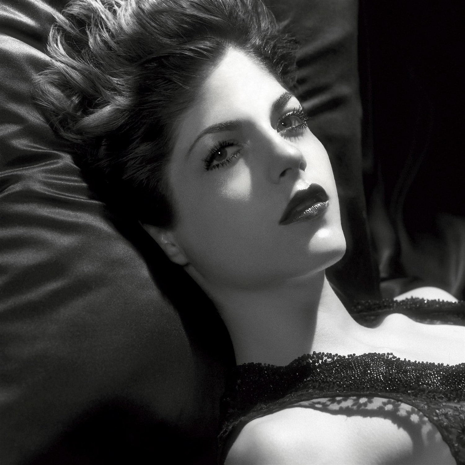 relaxation, human face, one person, beauty, fashion, celebrity, Selma Blair, women, hairstyle, young women, indoors, close-up, looking away, actress, contemplation, HD Wallpaper