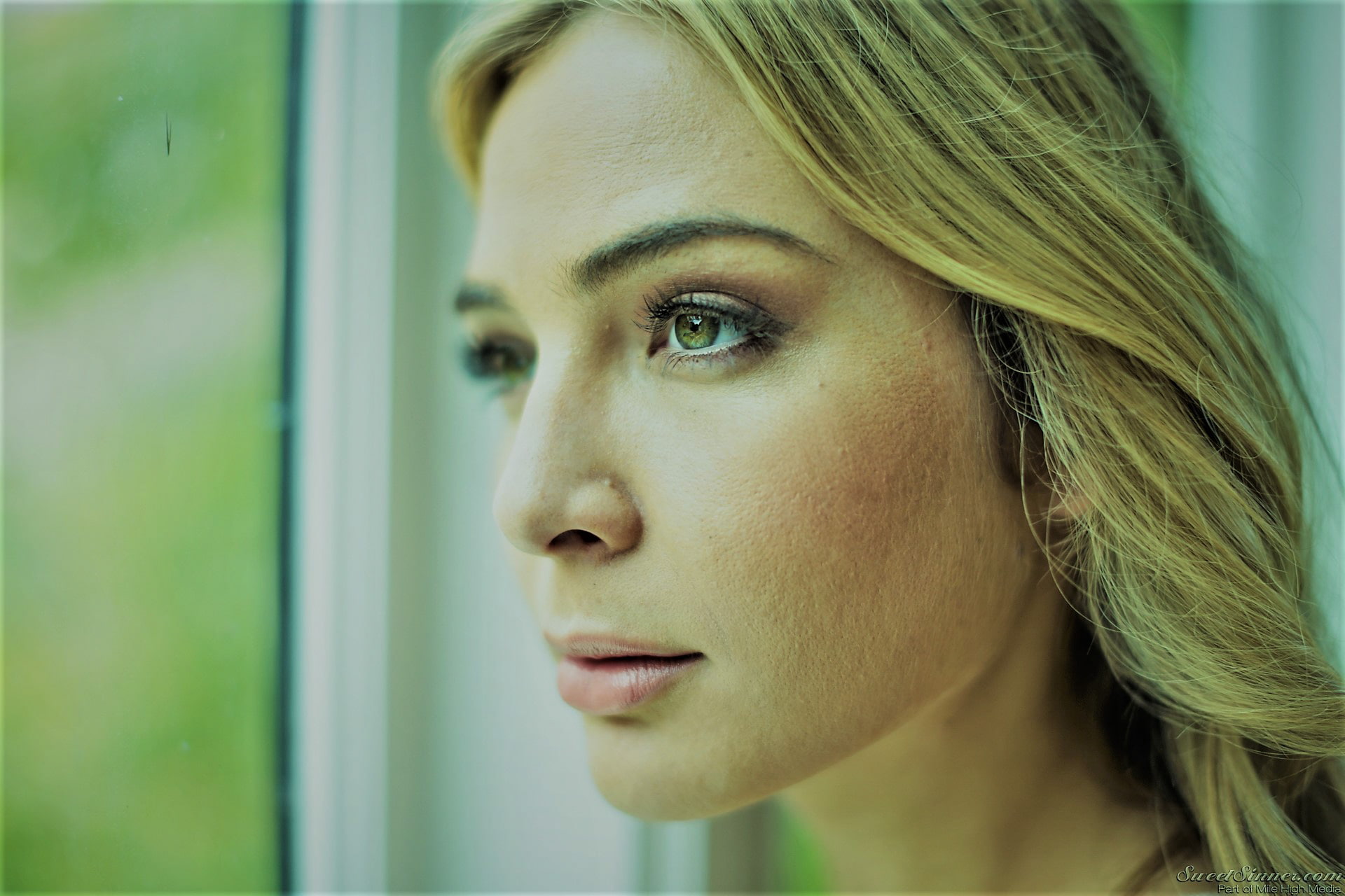 young adult, adult, women, focus on foreground, close-up, beauty, Blair Willams, looking into the distance, 1080P, contemplation, profile view, blonde, HD Wallpaper