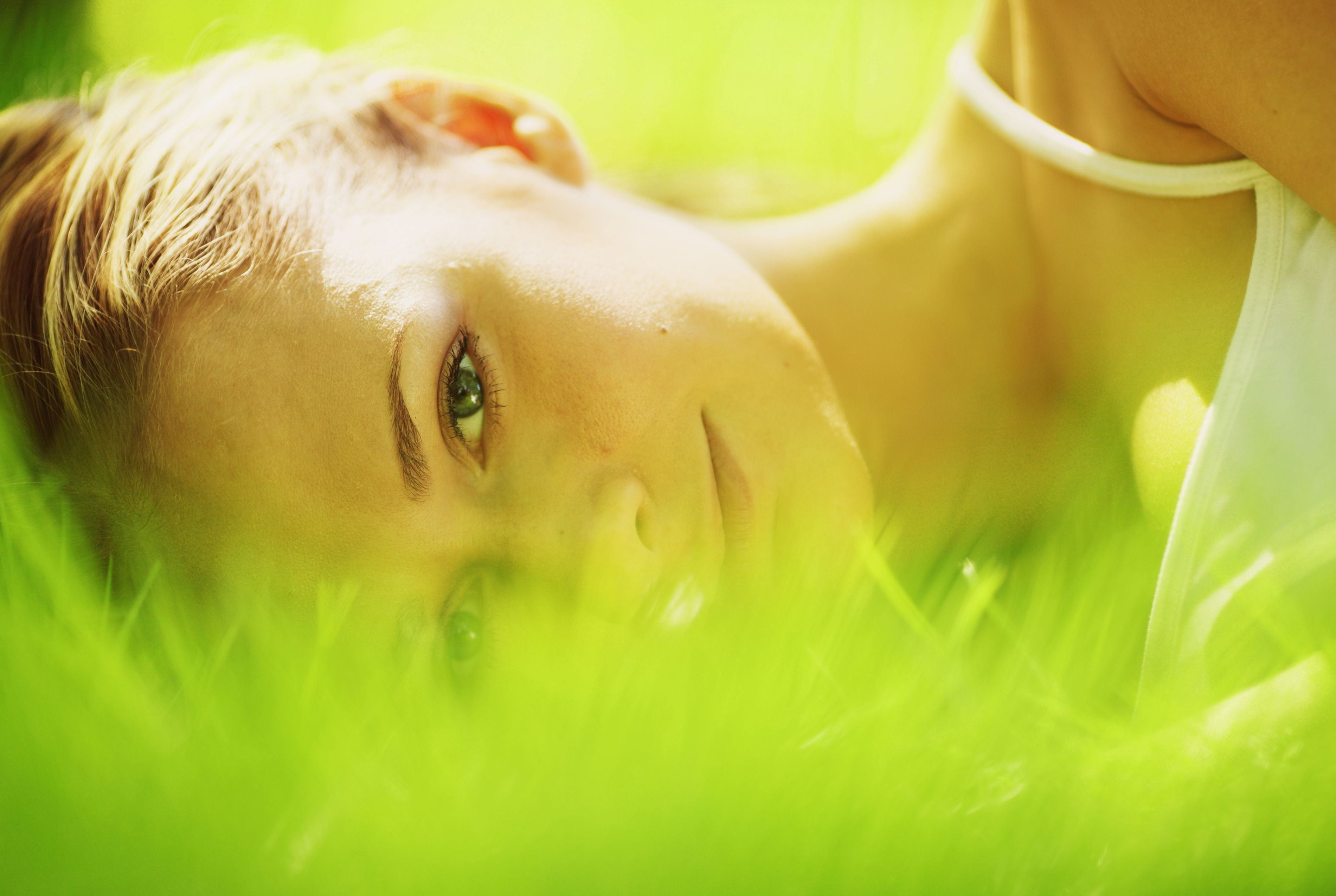 women, sleeveless, young adult, blonde hair, lying down, human body part, people, young women, greens, widescreen, grass, look, leisure activity, mood, HD Wallpaper