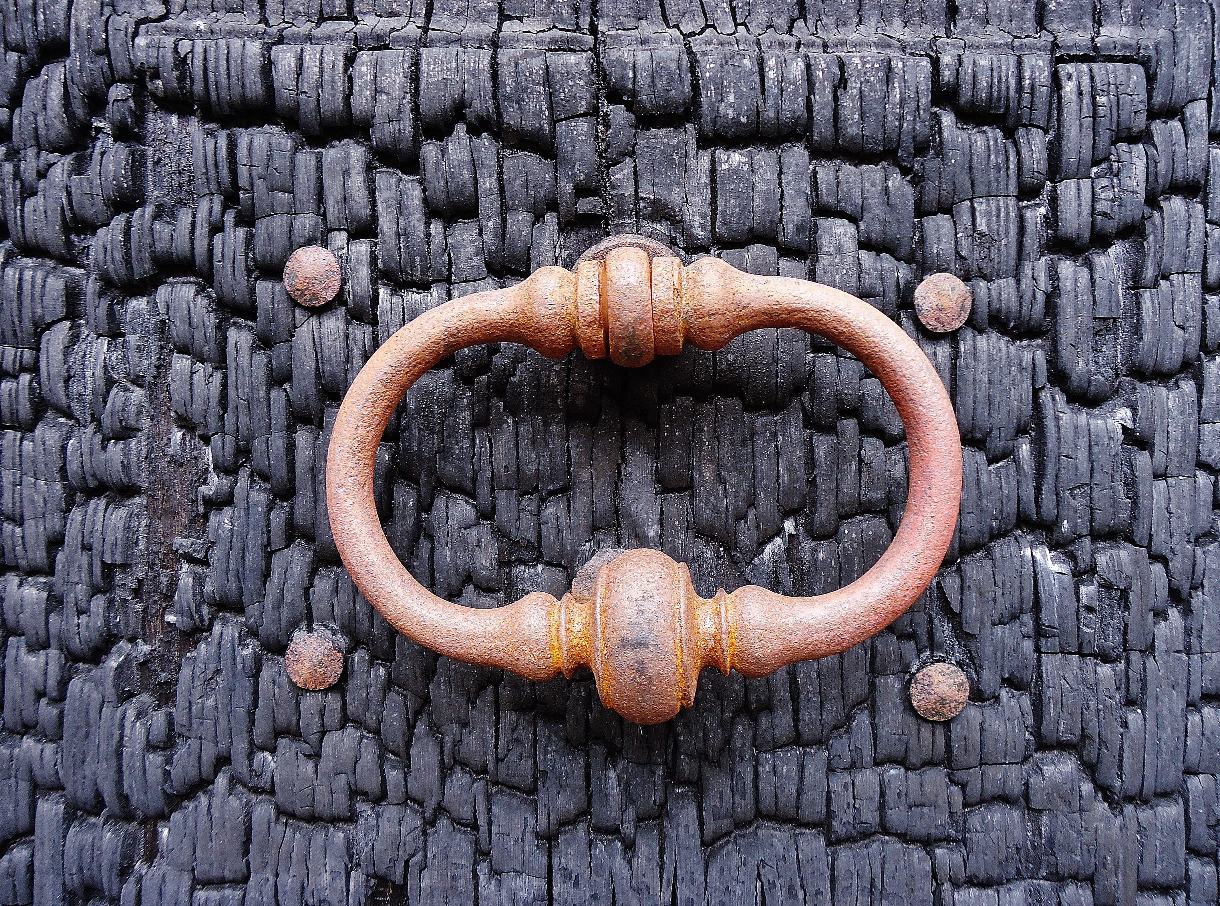 4K, textured effect, Brule, brown, wood - Material, close-up, day, metal, door Knocker, wood, fire, Iron, shape, no people, pattern, Door, Fire, luck, HD Wallpaper