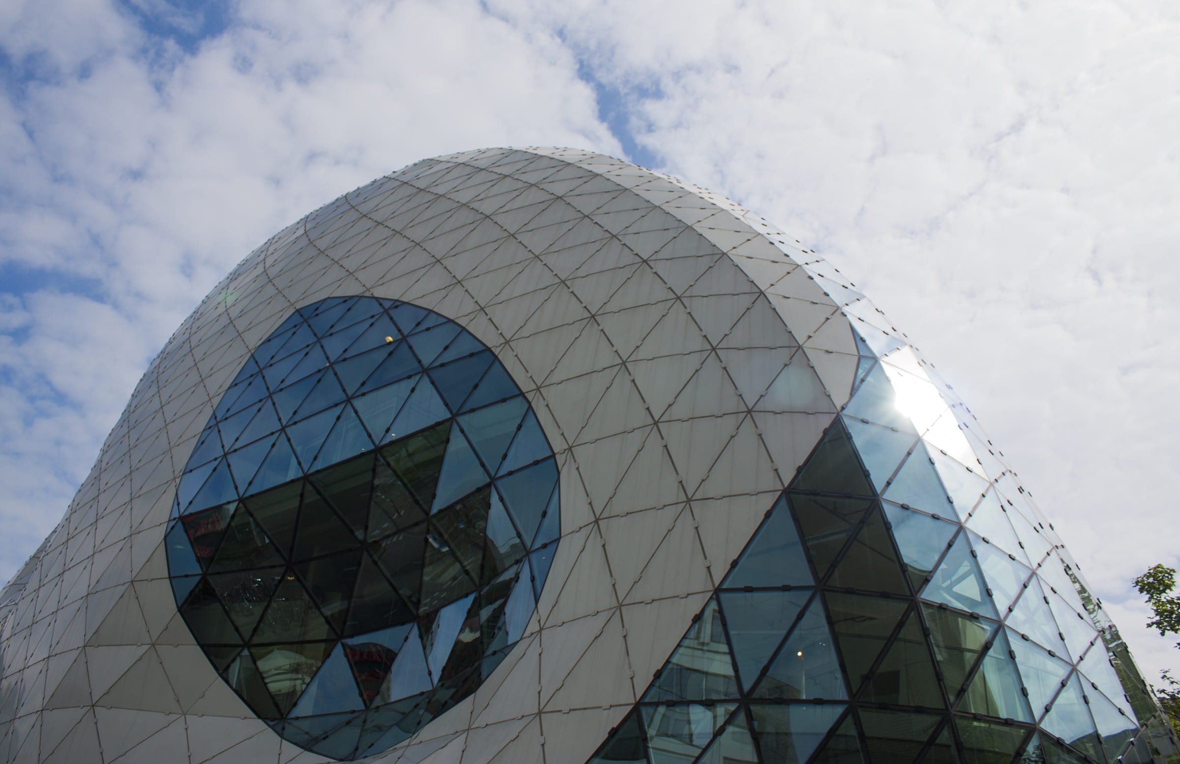 building Exterior, Eindhoven, cloud - sky, dome, urban Scene, office building exterior, sky, glass - Material, Architecture, center, low angle view, sphere, HD Wallpaper