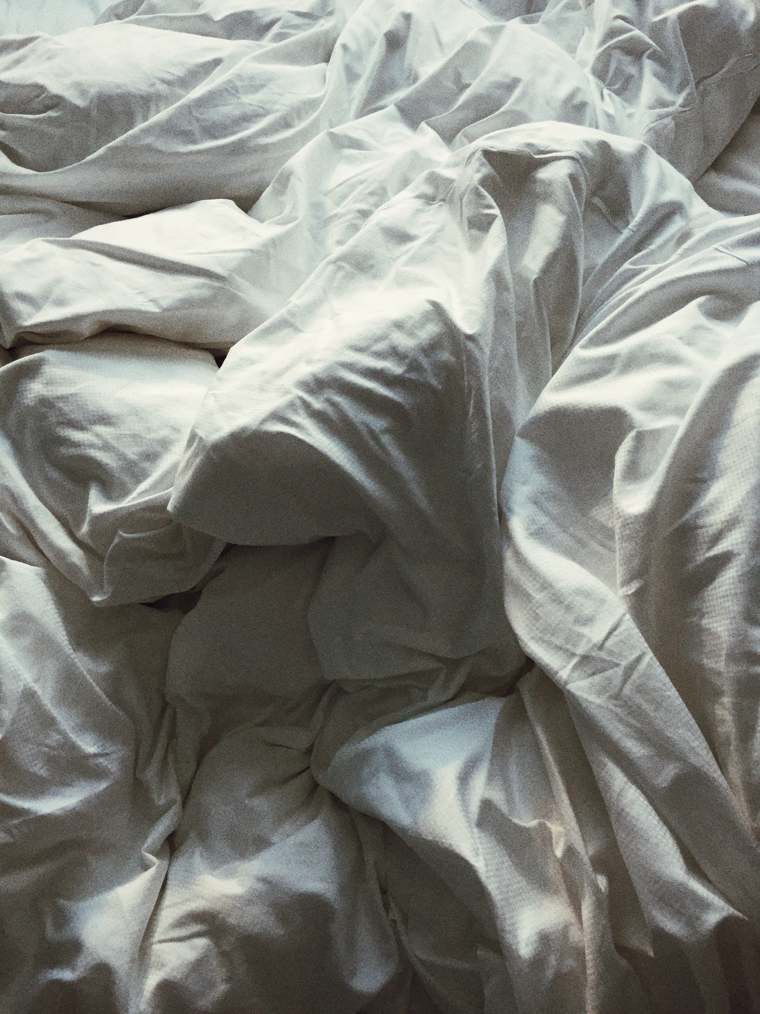 minimalism, abstract, blanket, minimal, comfortable, linen, lazy, home interior, winter, white, still life, bed, relaxation, dream, weekend, no people, Phone HD Wallpaper