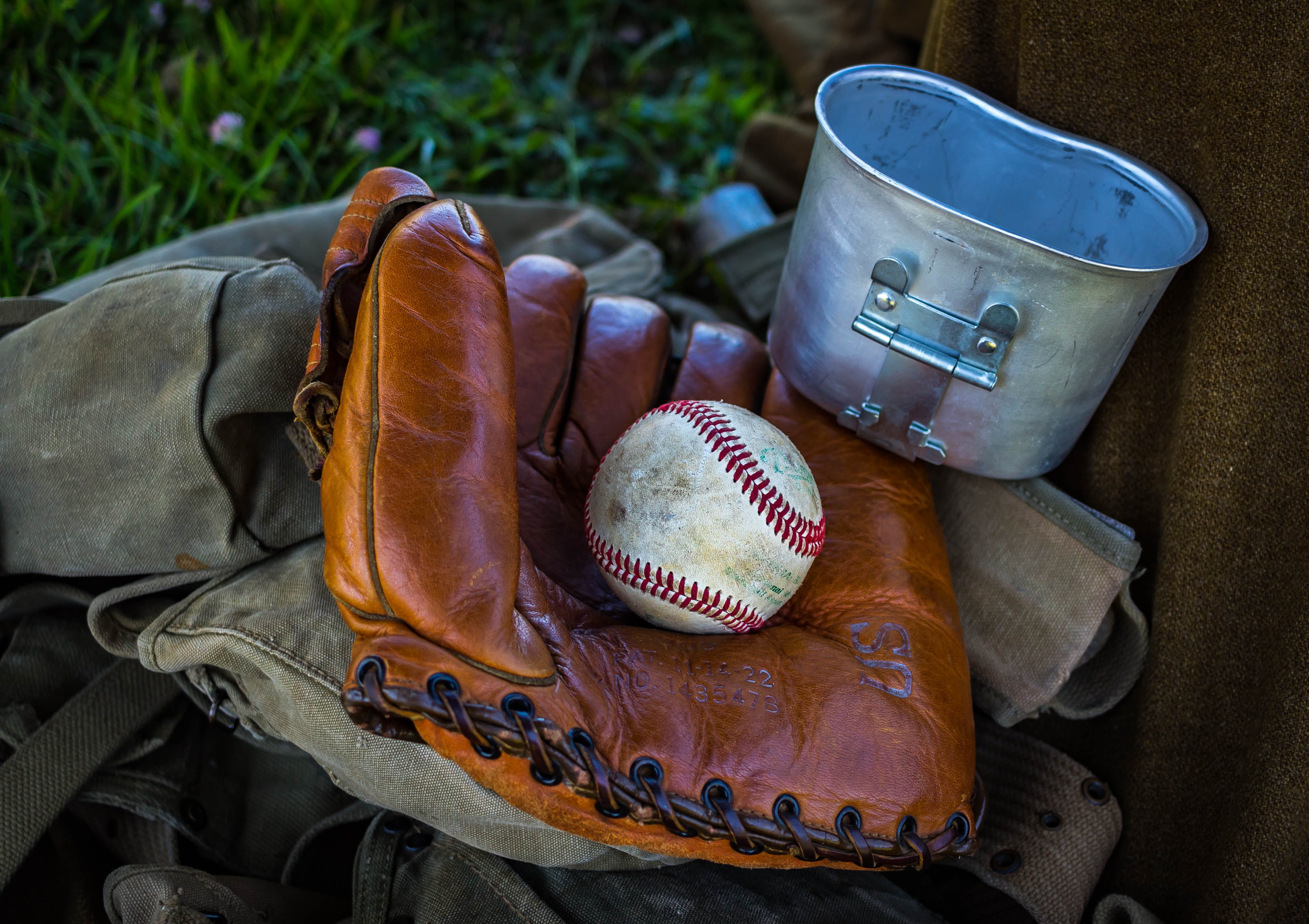game, outdoors, no people, leather, bag, container, ball, 4K, beside, sport, baseball, high angle view, nature, day, baseball - sport, focus on foreground, HD Wallpaper