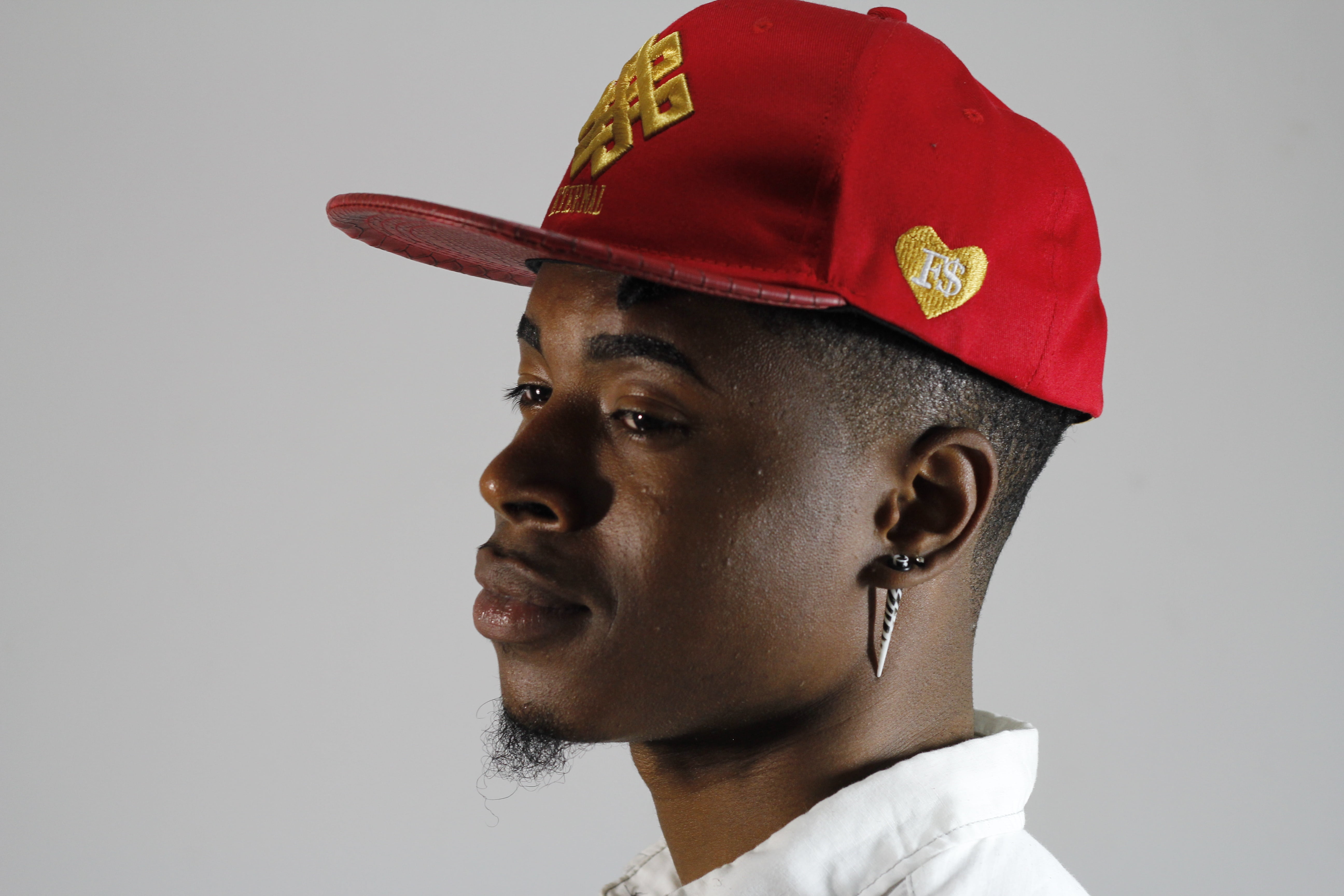 fashion, body part, gray background, male, portrait, rapper, brimmed, clothing, white background, close-up, looking away, looking, red, flat, studio shot, HD Wallpaper