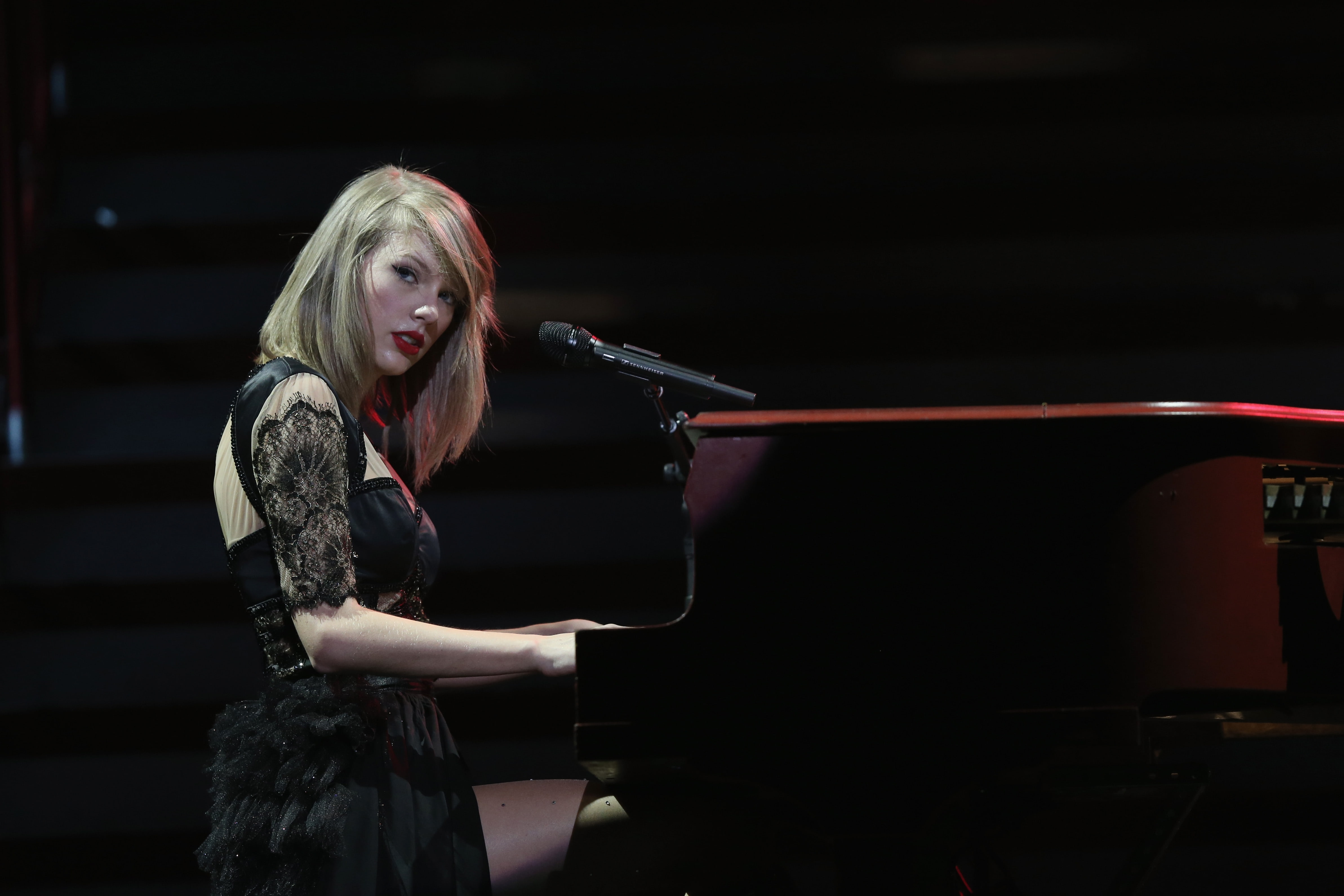 adult, musical equipment, clothing, beauty, young adult, one person, hair, Girls, arts culture and entertainment, blonde, singer, black dress, beautiful woman, HD Wallpaper