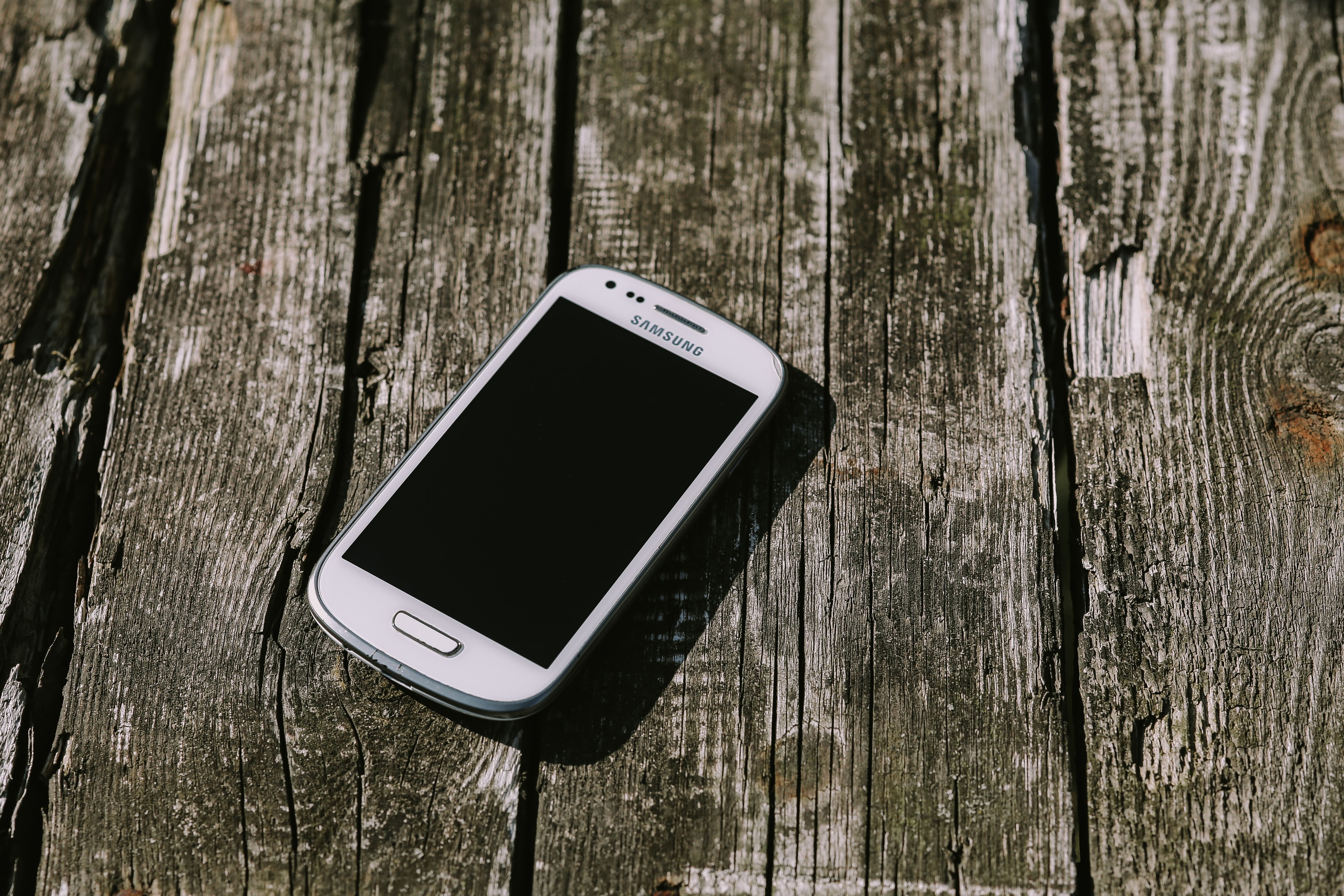 5K, White, outdoors, wood - Material, trunk, telephone, technology, close-up, equipment, no People, tree, touch Screen, still life, notepad, connection, HD Wallpaper