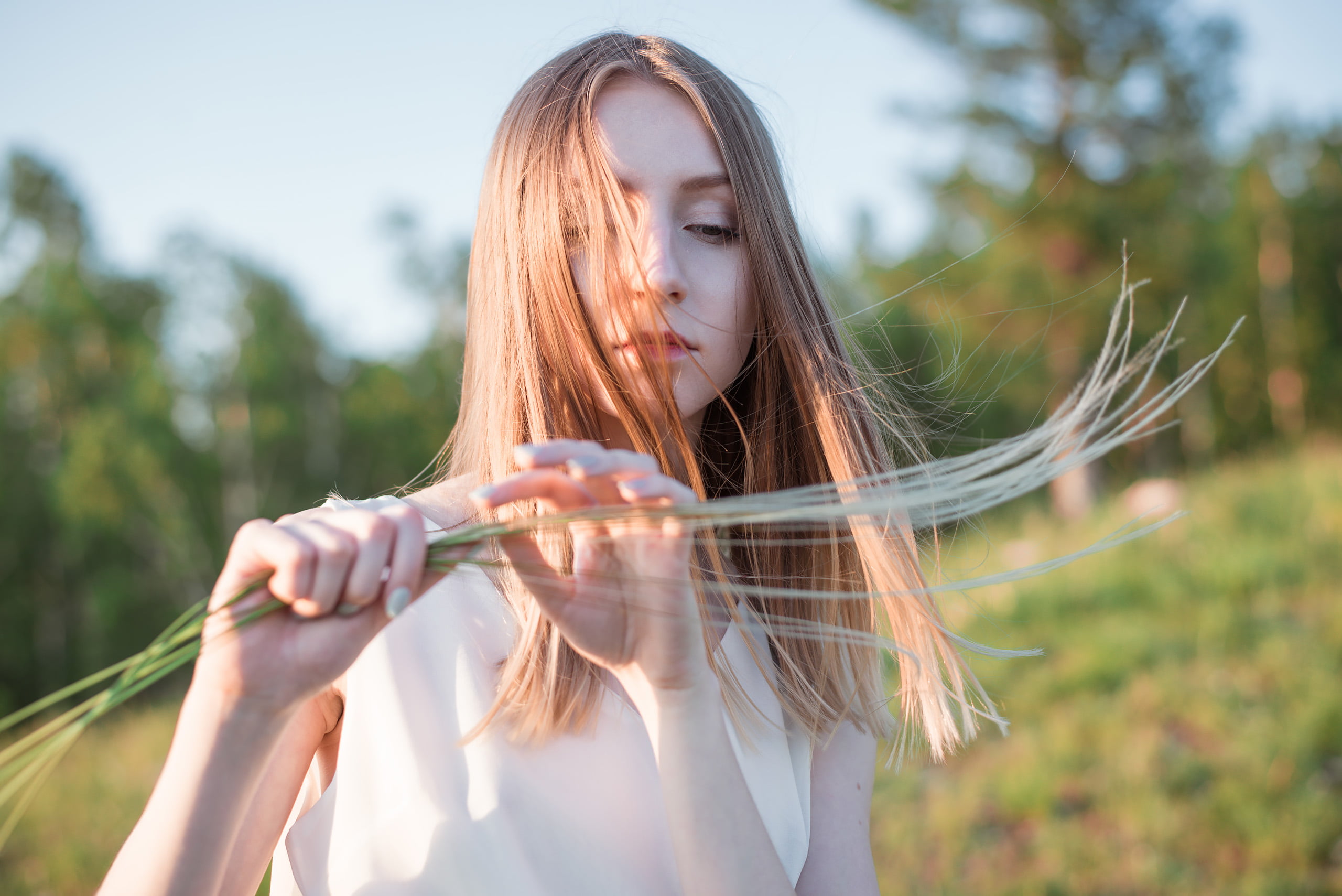 beauty, nature, blond hair, beautiful woman, young women, hair in face, young adult, adult, holding, 2K, outdoors, teenager, music, plant, depth of field, HD Wallpaper