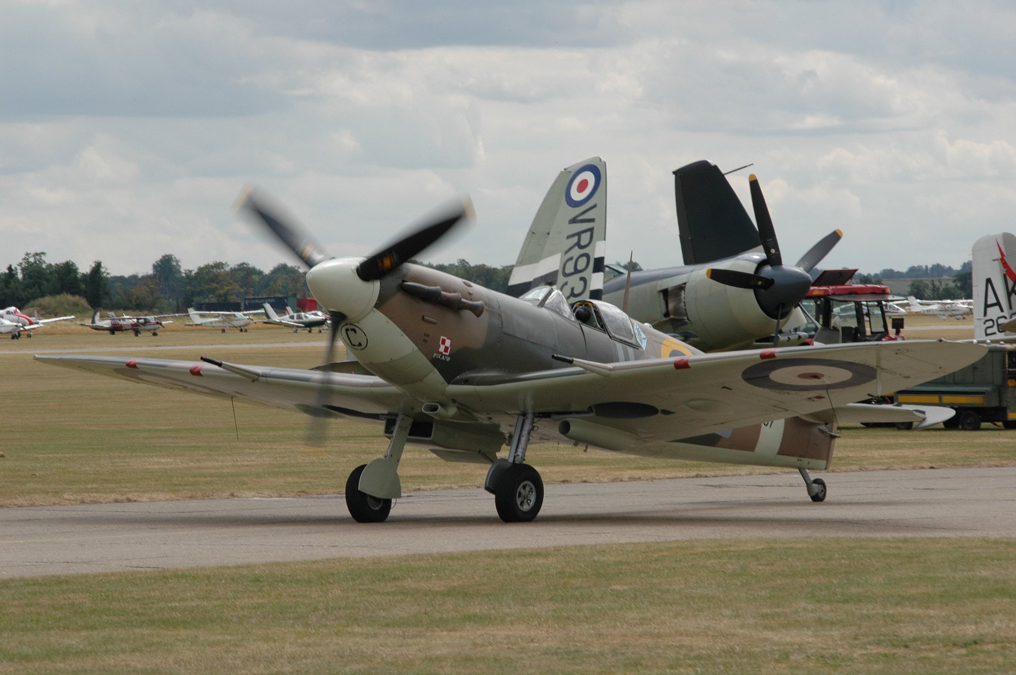 flying, airplanes, fighter, raf, 1080P, spitfire, aeroplane, aircraft, sky, warbirds, war, bomber, airshow, supermarine, flight, HD Wallpaper