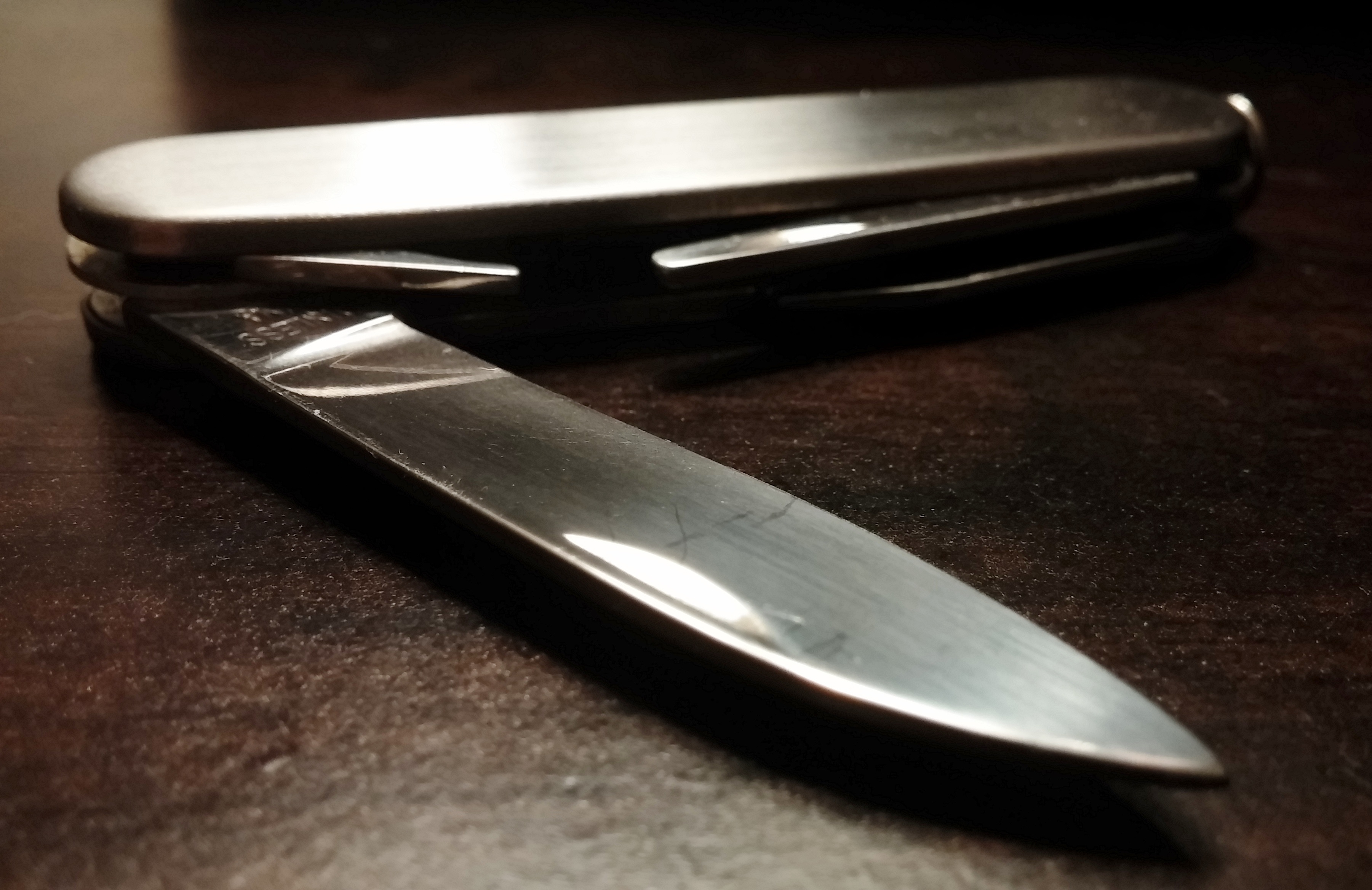 close-up, indoors, eating utensil, weapon, folding, steel, still life, single object, stainless, no people, multitool, household equipment, alloy, crime, HD Wallpaper