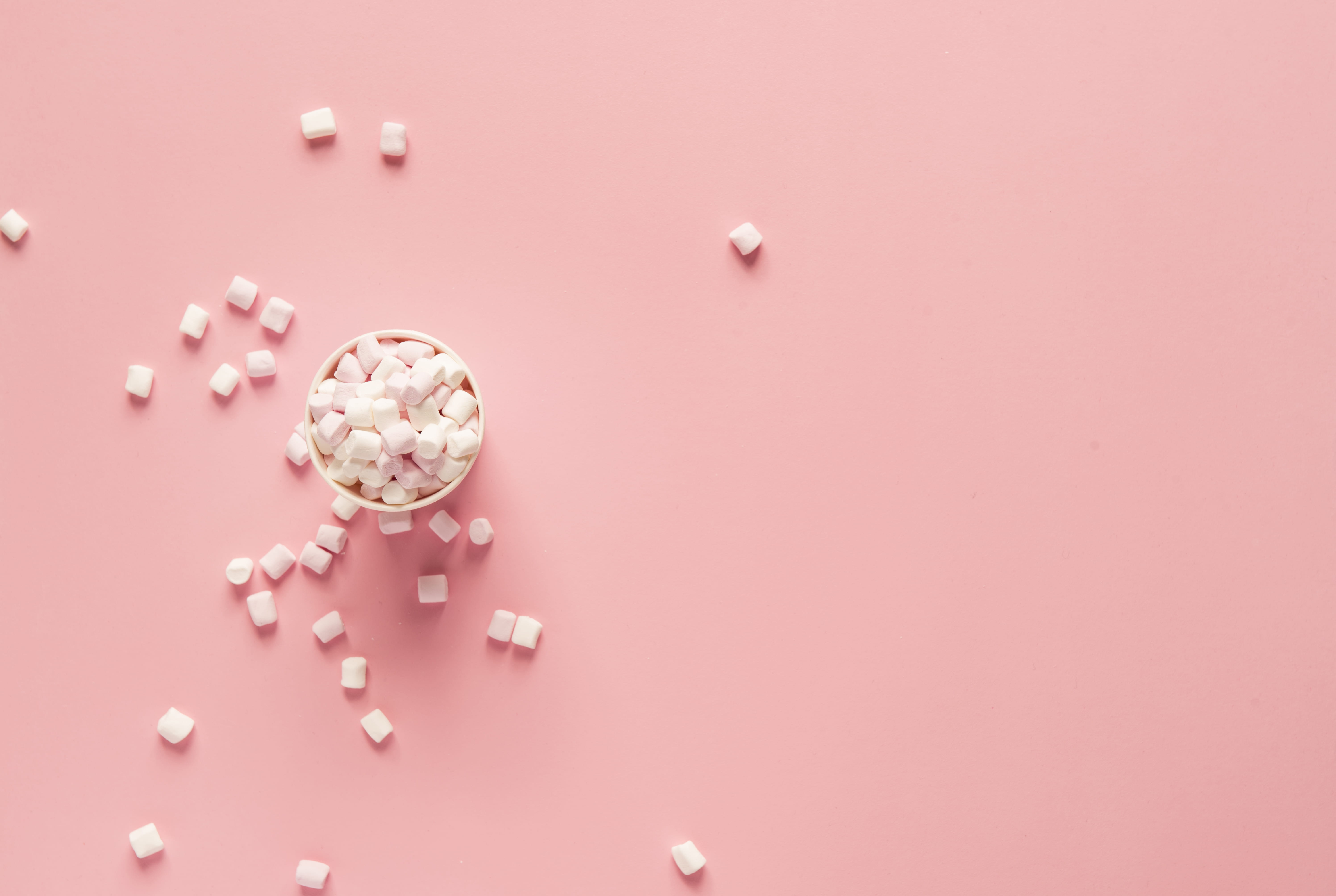 bunch, pink background, surface, copy space, close-up, pink color, high angle view, group of objects, candy, food and drink, sweet, food, cup, marshmallows, HD Wallpaper