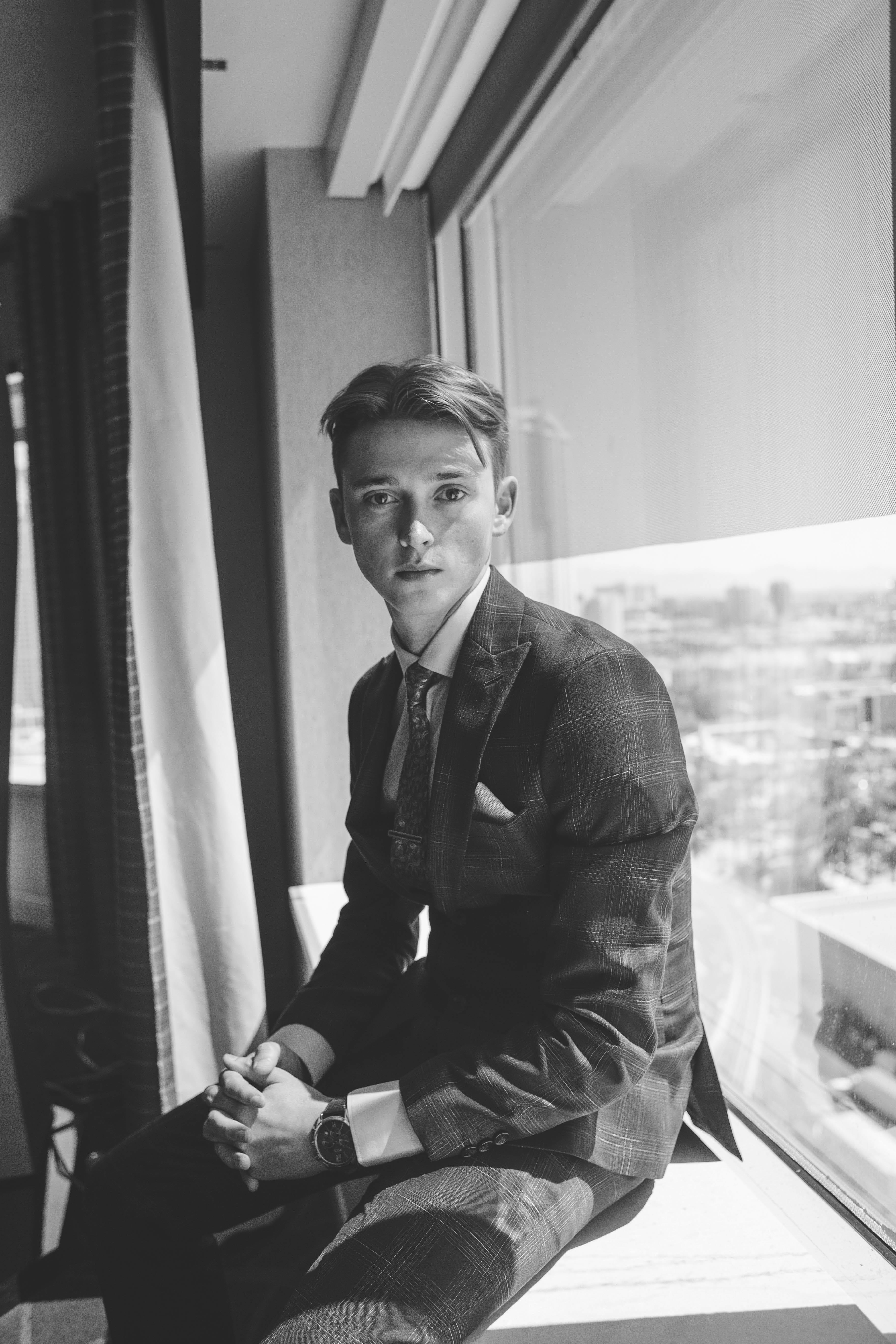 young adult, suit, lifestyles, young men, human, contemplation, male, portrait, office, grayscale, sitting, front view, style, well-dressed, casual clothing, Phone HD Wallpaper