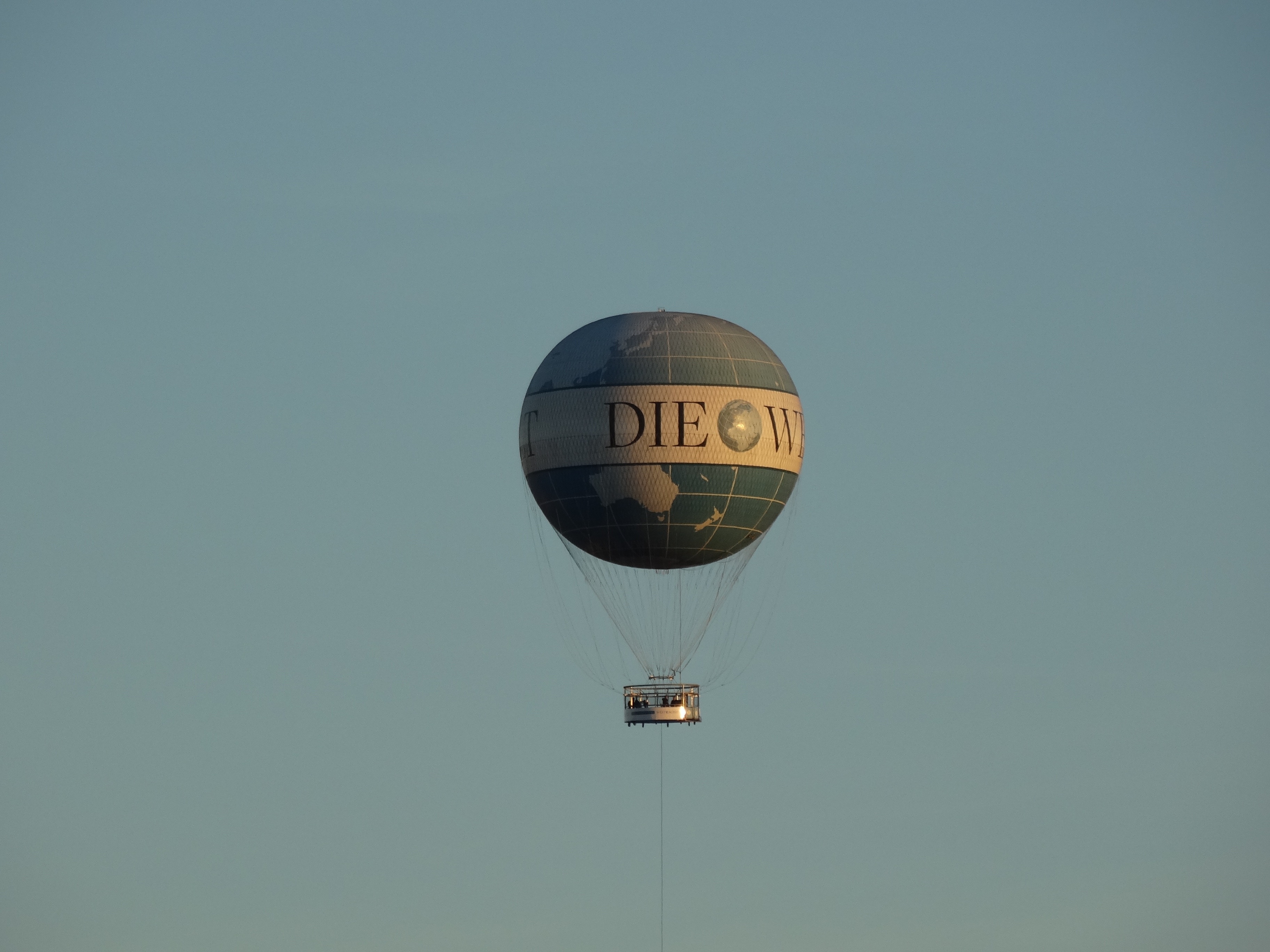 2K, copy space, adventure, low angle view, balloon, clear sky, air vehicle, ballooning festival, flying, day, sky, mid-air, hot air balloon, outdoors, HD Wallpaper
