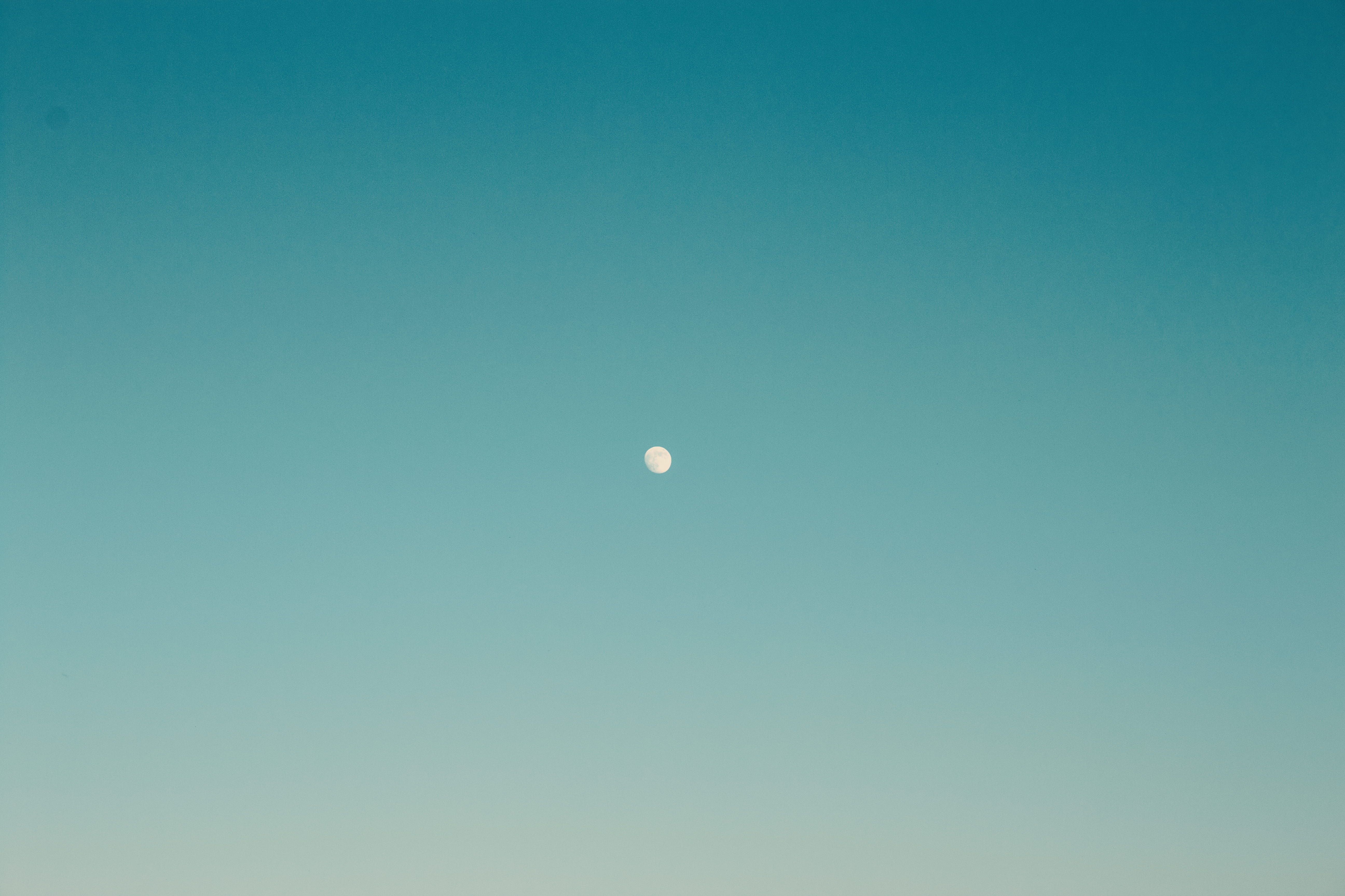 nature, tranquility, outdoors, planetary moon, gradient, beauty in nature, copy space, space, 5K, moon, minimal, low angle view, scenics - nature, idyllic, HD Wallpaper