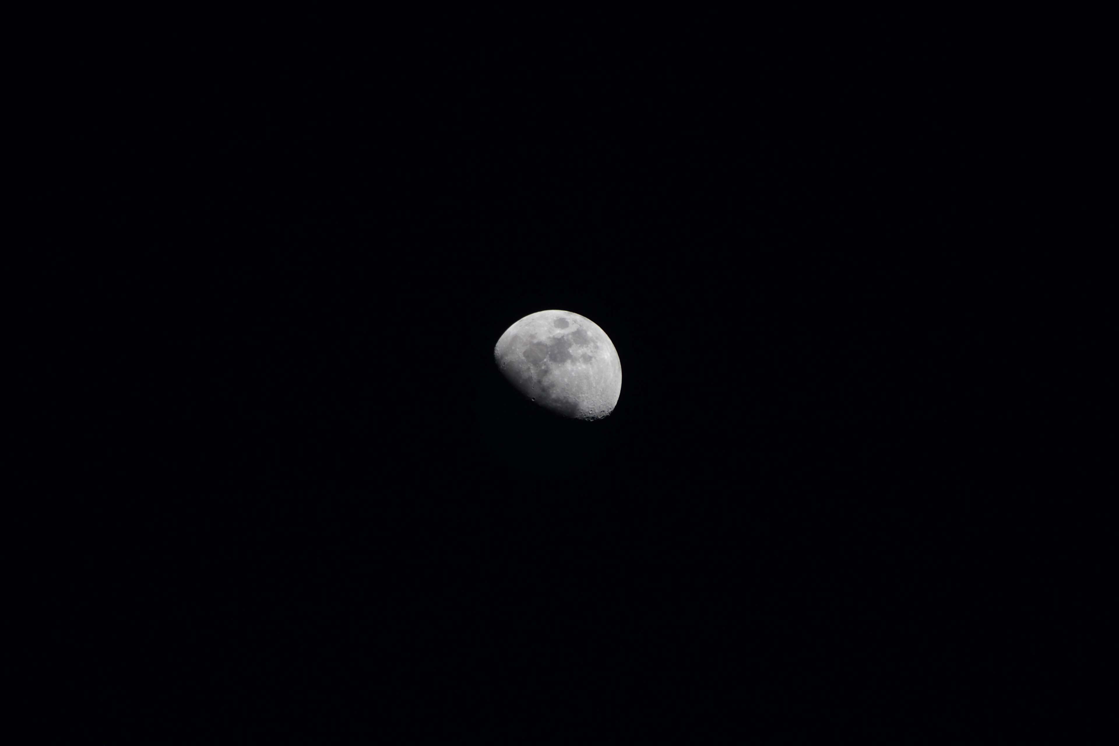 clear sky, tranquility, waning gibbous, half moon, astrology, planetary moon, luna, night, 4K, low angle view, eclipse, space exploration, no people, moonlight, HD Wallpaper