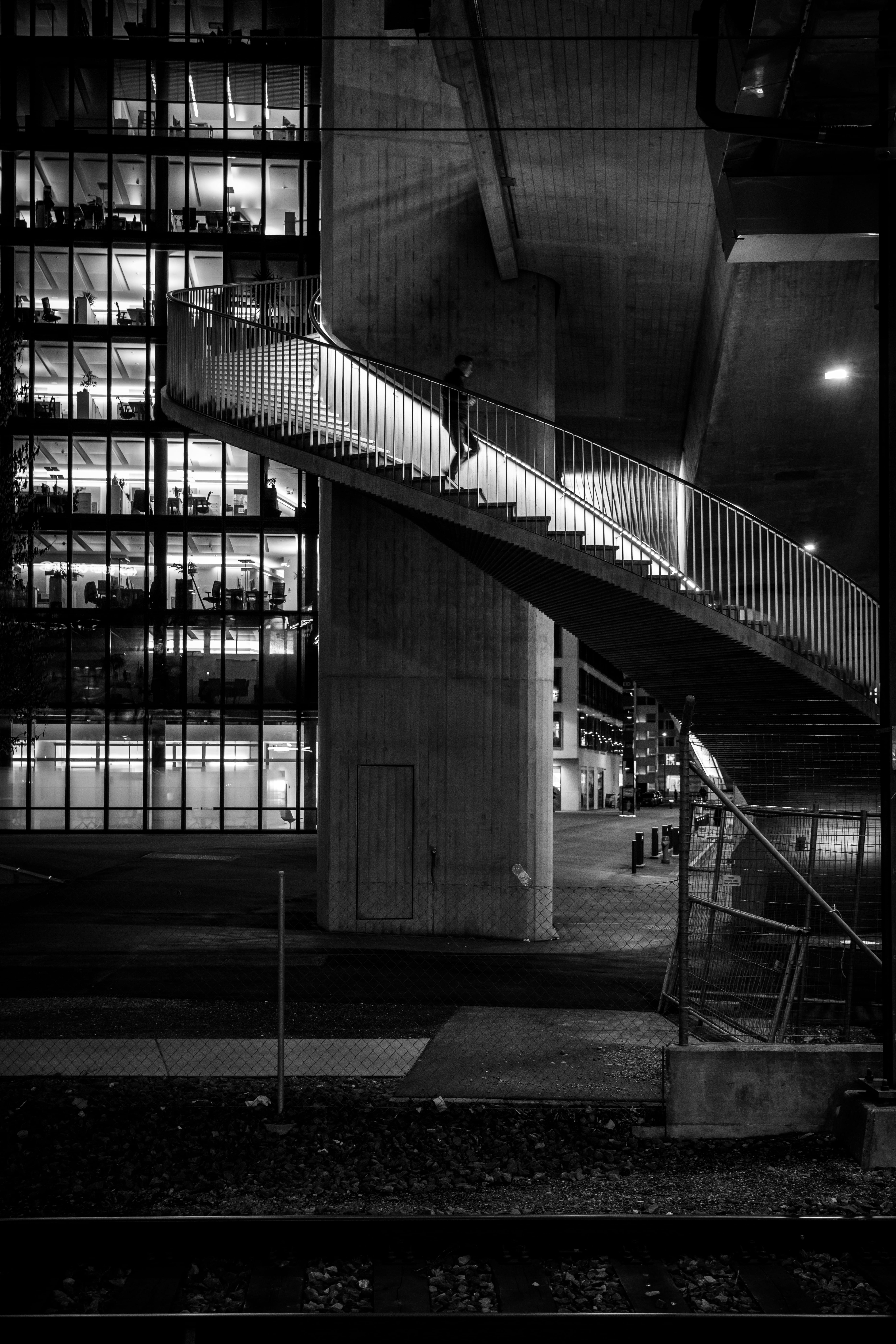no people, switzerland, men, tarmac, railing, black, railroad station platform, grayscale, railroad station, indoors, streetphotography, bridge - man made structure, Phone HD Wallpaper