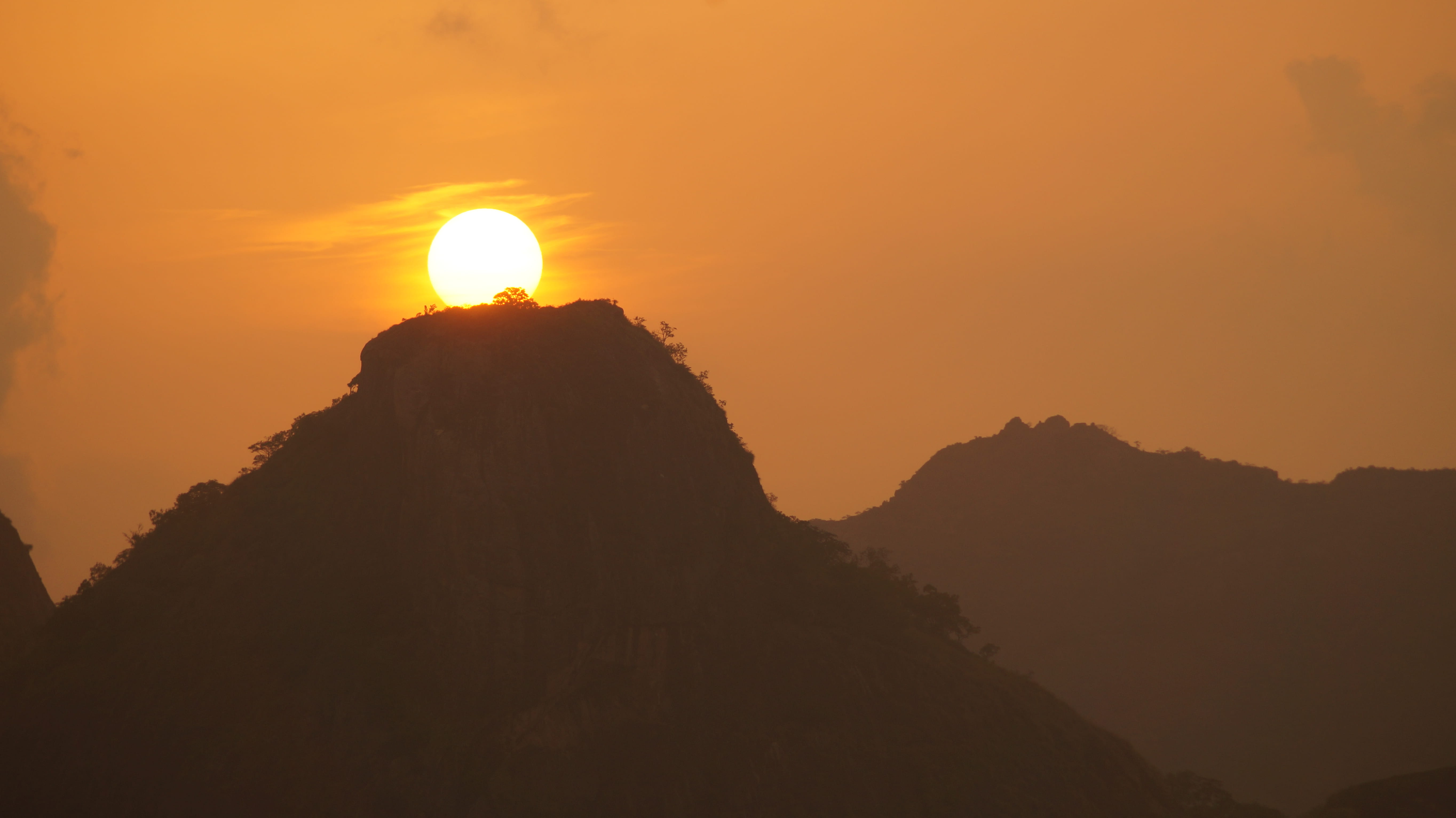 5K, tranquil scene, nature, silhouette, india, valparai, mountain range, mountain peak, no people, orange color, environment, tranquility, landscape, outdoors, HD Wallpaper