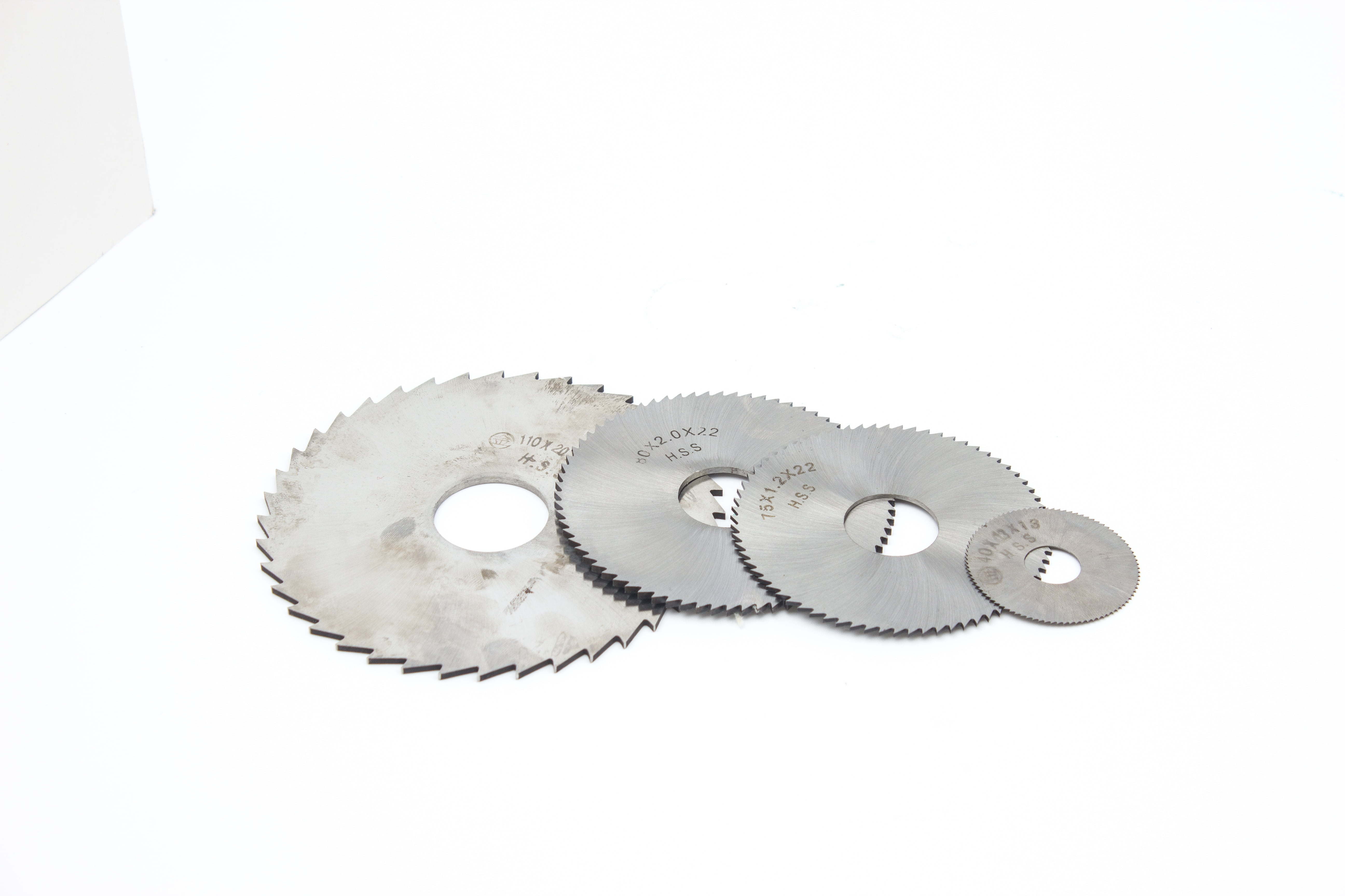 saw blade, 5K, no people, equipment, machine Part, silver colored, industry, white color, jewelry, circle, copy space, business, machinery, white background, HD Wallpaper