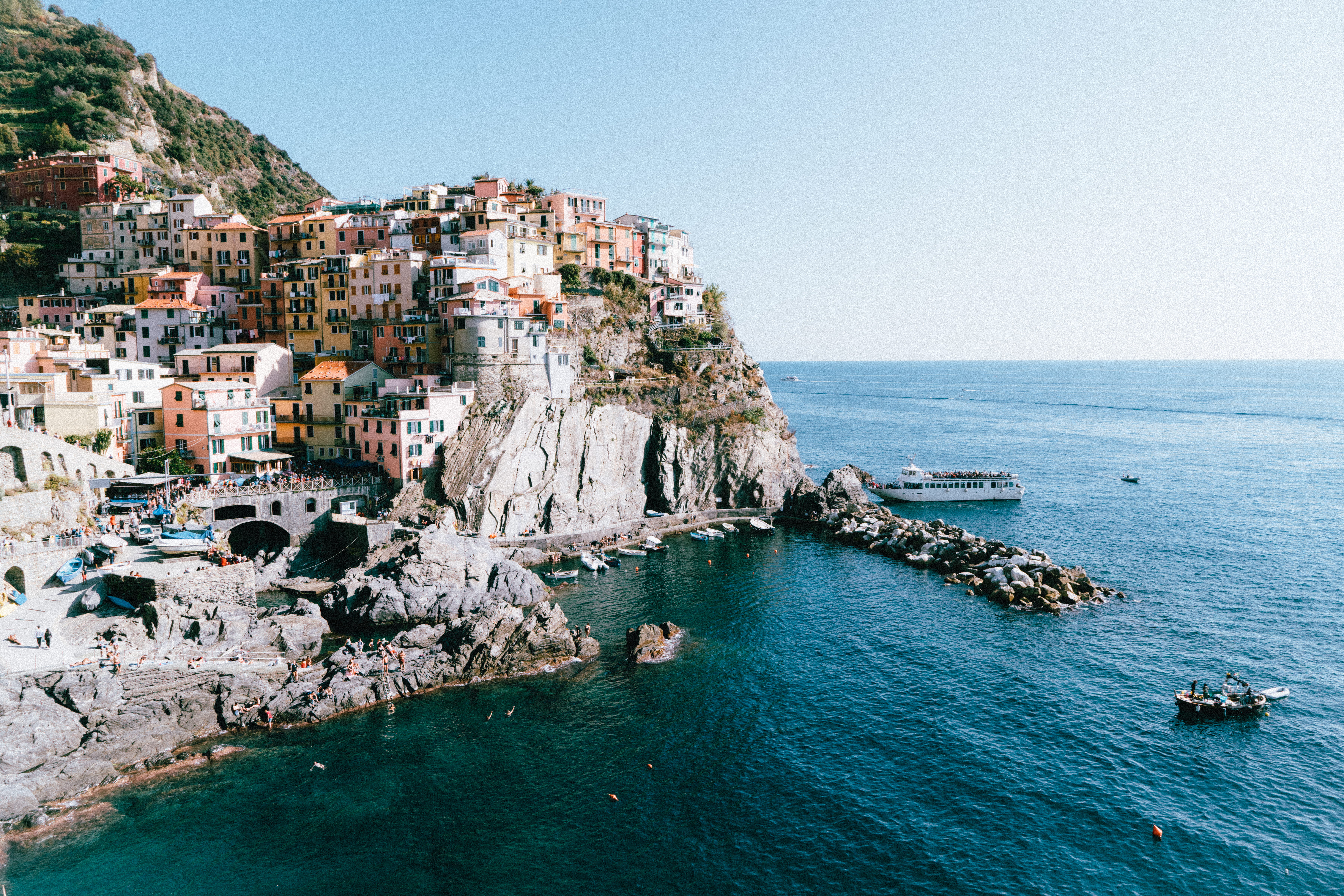 town, city, cliff, outdoors, solid, concrete, clear sky, nature, horizon over water, coastline, water, coast, building exterior, beside, sky, commercial, HD Wallpaper