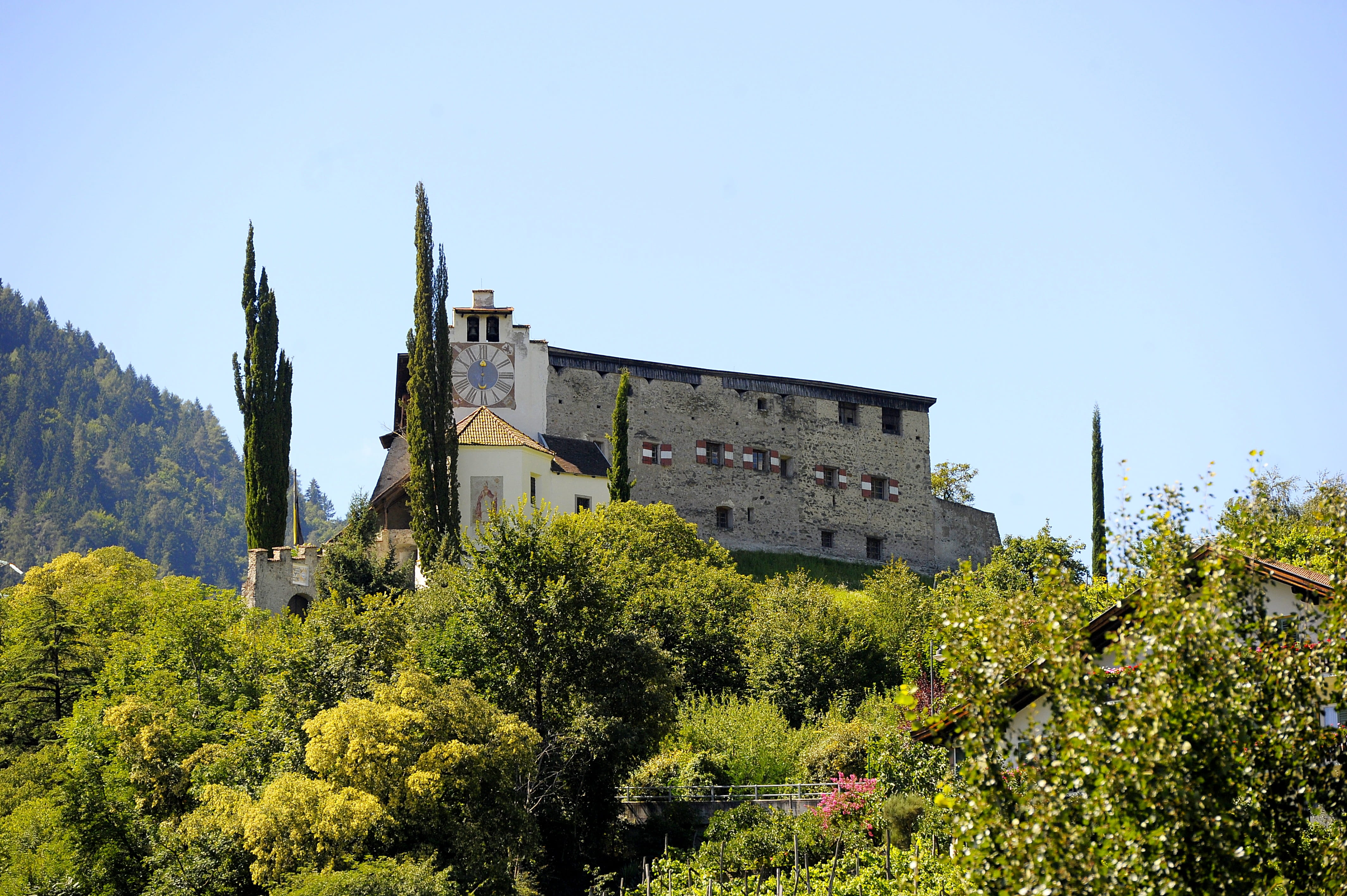 the past, 4K, sky, building exterior, old castle, building, lana, history, landscape, architecture, nature, blue, castles, outdoors, day, no people, clear sky, HD Wallpaper
