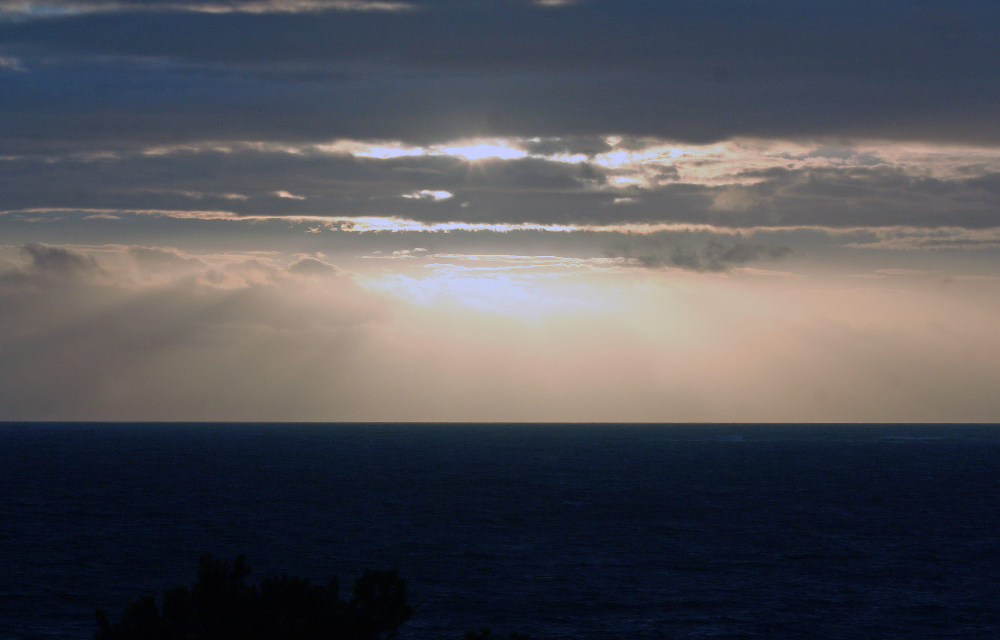 day, ocean, tranquility, horizon over water, horizon, warrnambool, sunset, sky, cloud - sky, 2K, sunlight, australia, cloud, sunbeam, sea, no people, hickford parade, HD Wallpaper