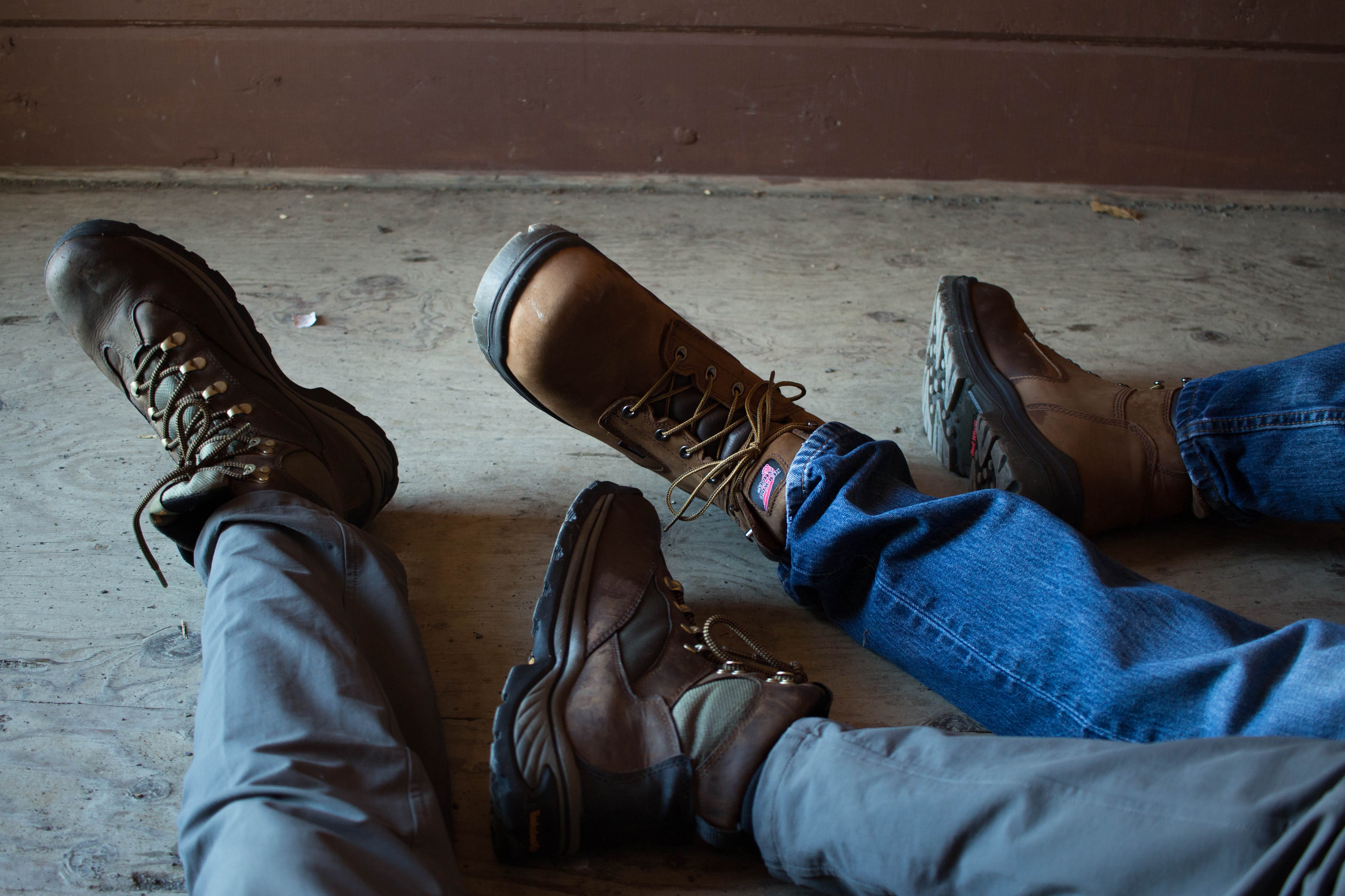 shadows, peace, light, body part, human body part, shoe, low section, human leg, sitting, men, boot, tired, lifestyles, 4K, relaxation, real people, boots, HD Wallpaper