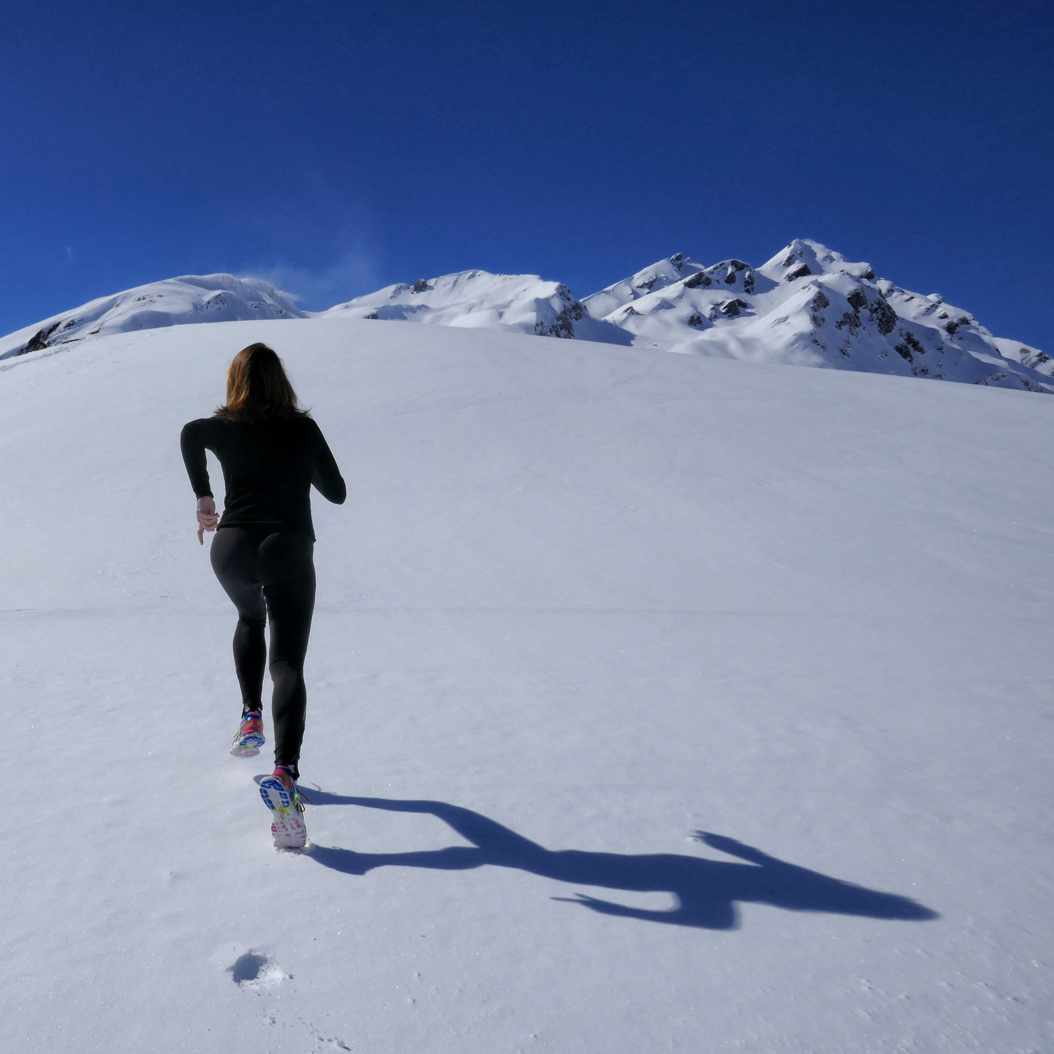 trail, motion, italy, sport, winter, one person, women, covered, people, woman, 2K, runner, cold temperature, la thuile, snow, pussing through, young adult, Phone HD Wallpaper