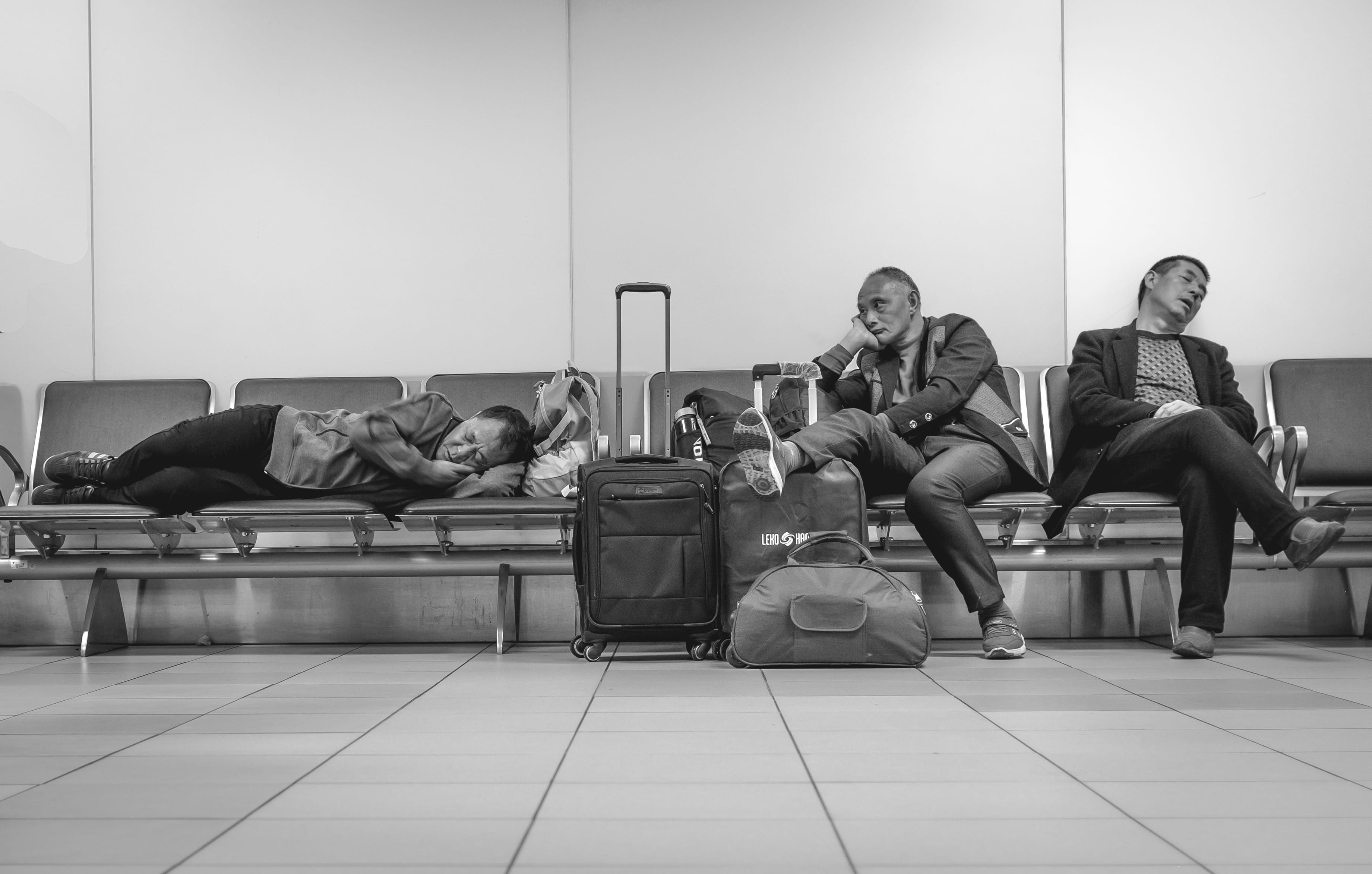 suitcase, full length, casual clothing, men, sofa, real people, child, women, furniture, black-and-white, room, sleeping, sleepy, scalephoto, seat, people, HD Wallpaper