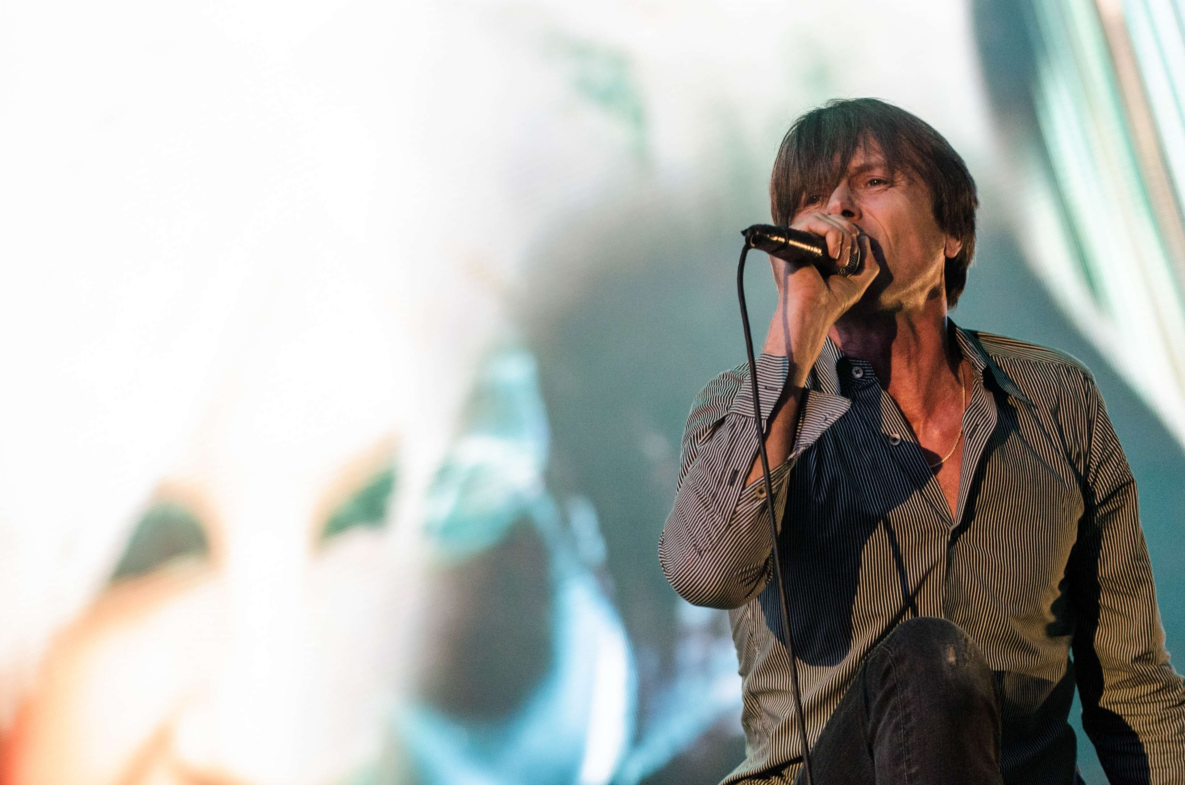 occupation, 4K, suede les ardentes 2016, walkie-talkie, lifestyles, waist up, technology, warm clothing, communication, listening, wireless technology, HD Wallpaper