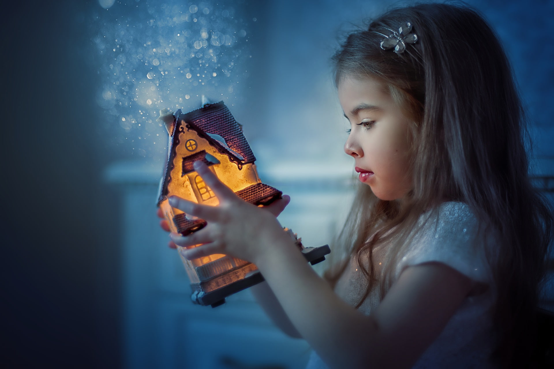 house, girl, 1080P, flashlight, magic, HD Wallpaper