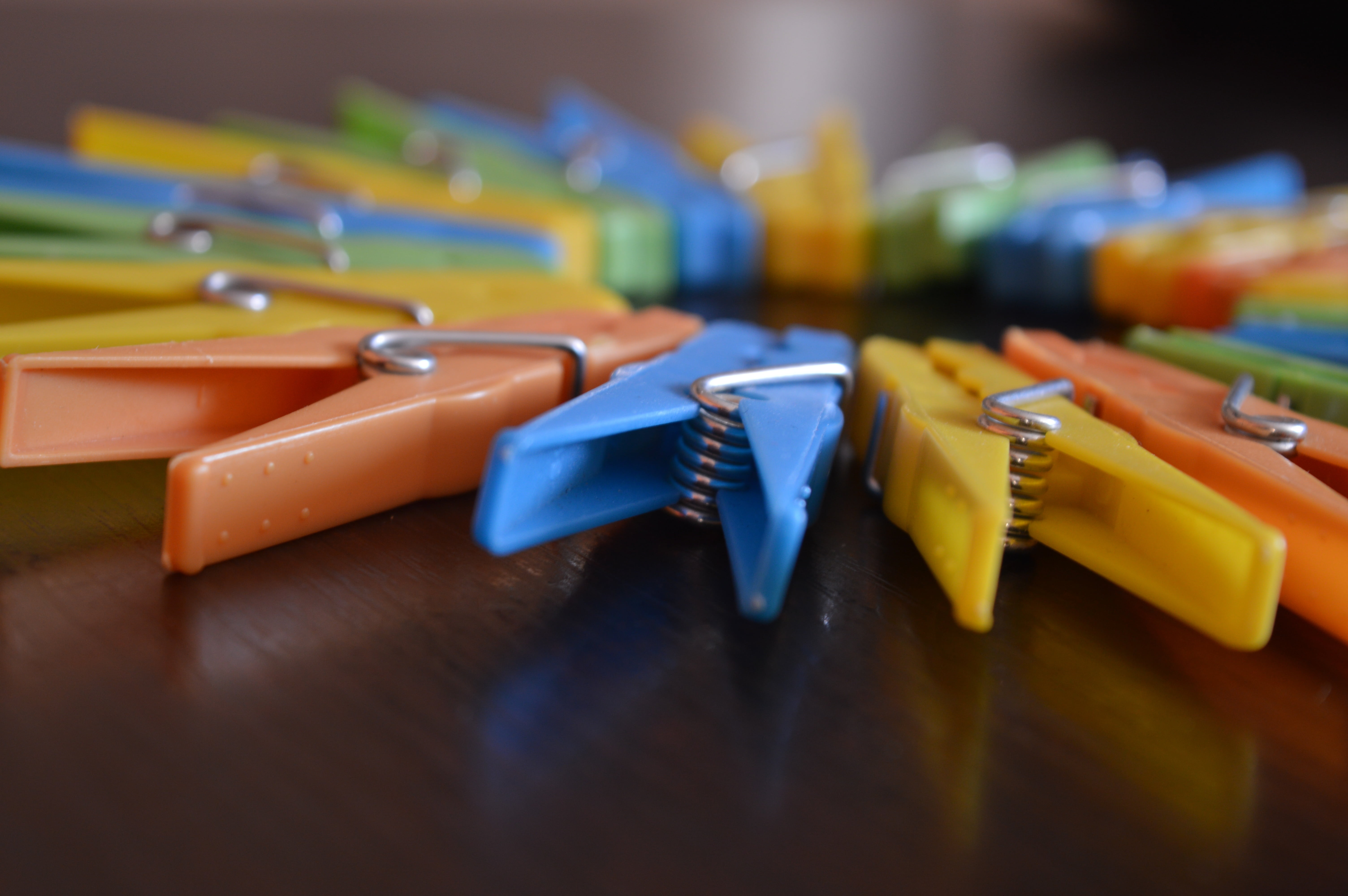 blue, no people, writing instrument, indoors, copy space, in a row, clip, dry, selective focus, 5K, plastic, wash, choice, buckles, szuszyć, variation, HD Wallpaper