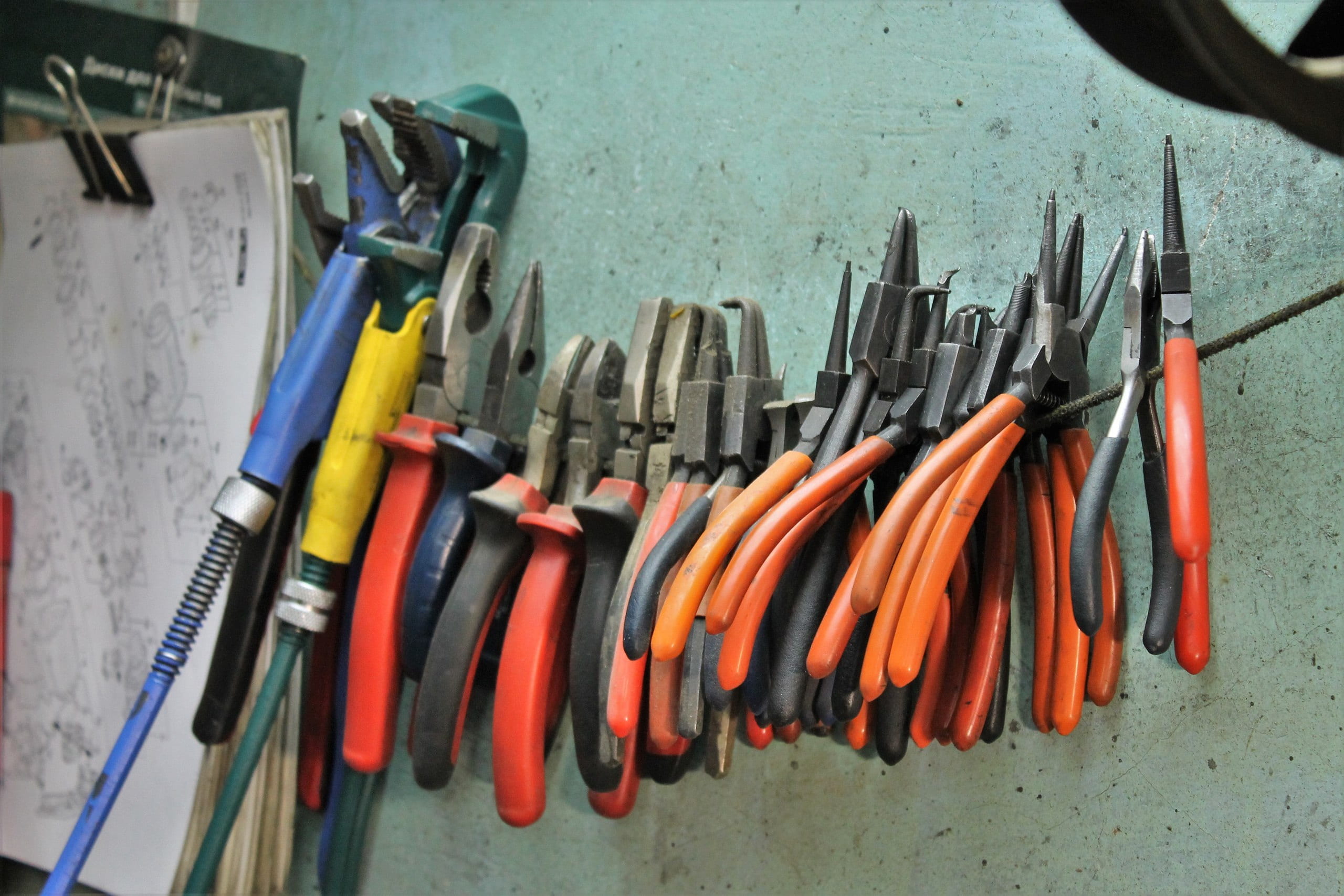 tool, wall - building feature, indoors, chisel, order, accuracy, master, choice, large group of objects, aggression, metal, still life, no people, close-up, HD Wallpaper