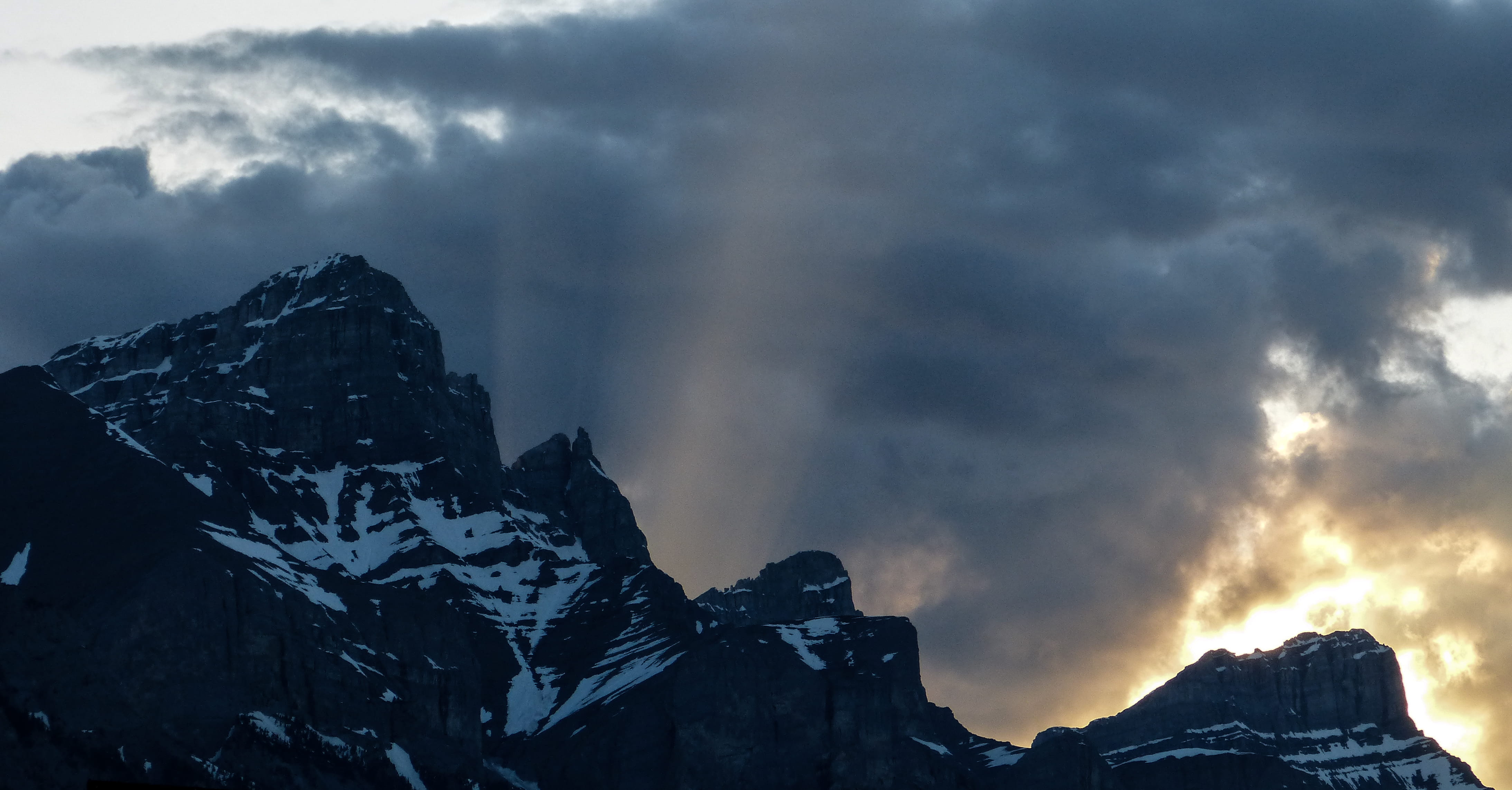 rays, rock, nature, no people, canada, non-urban scene, sky, spring, daytime, winter, summit, storm, extreme weather, mountain, cold temperature, tranquility, HD Wallpaper