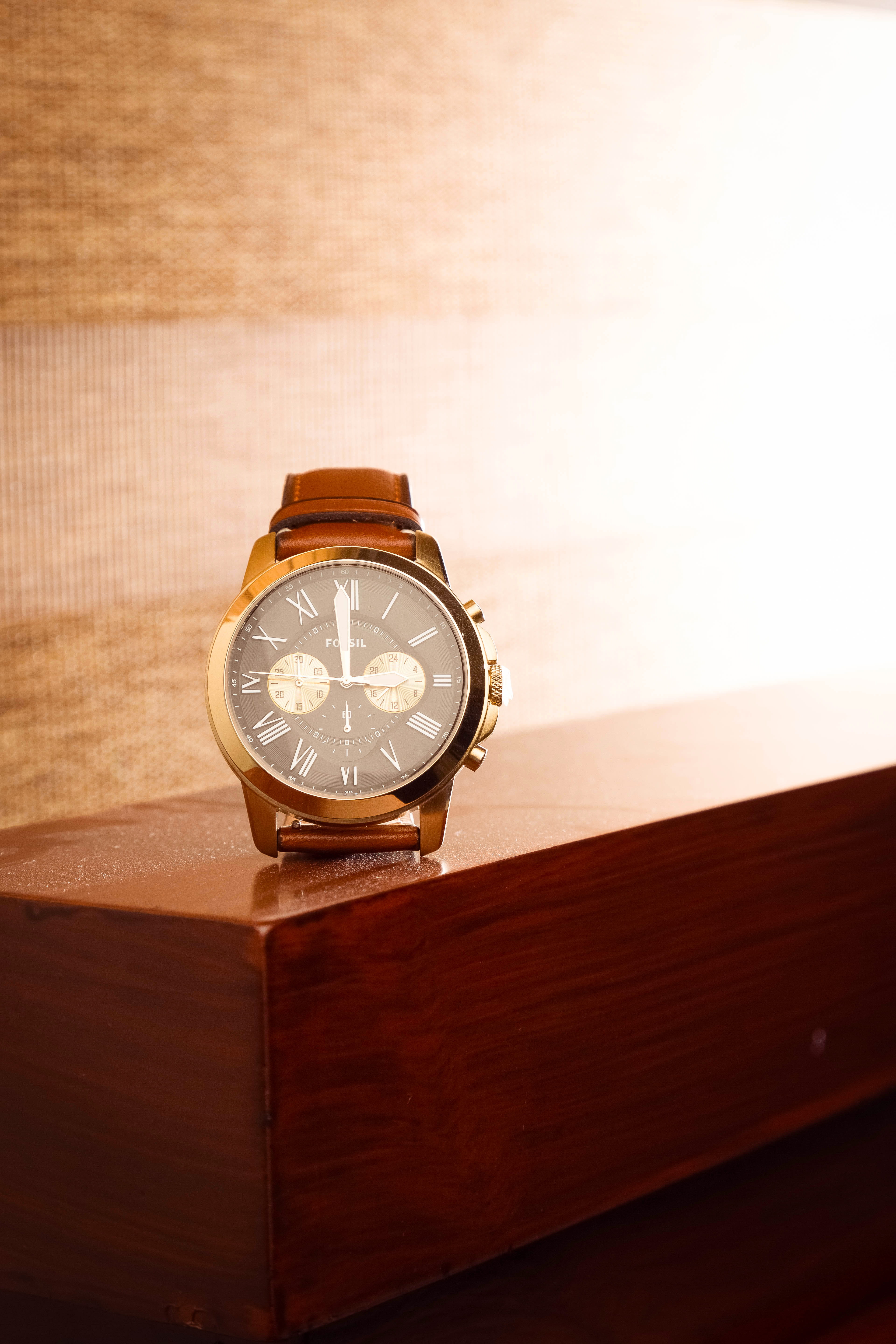 trends, time, stylish watches for women, wood - material, instrument of time, still life, number, formal, stylish watches for men, fashion, checking the time, Phone HD Wallpaper