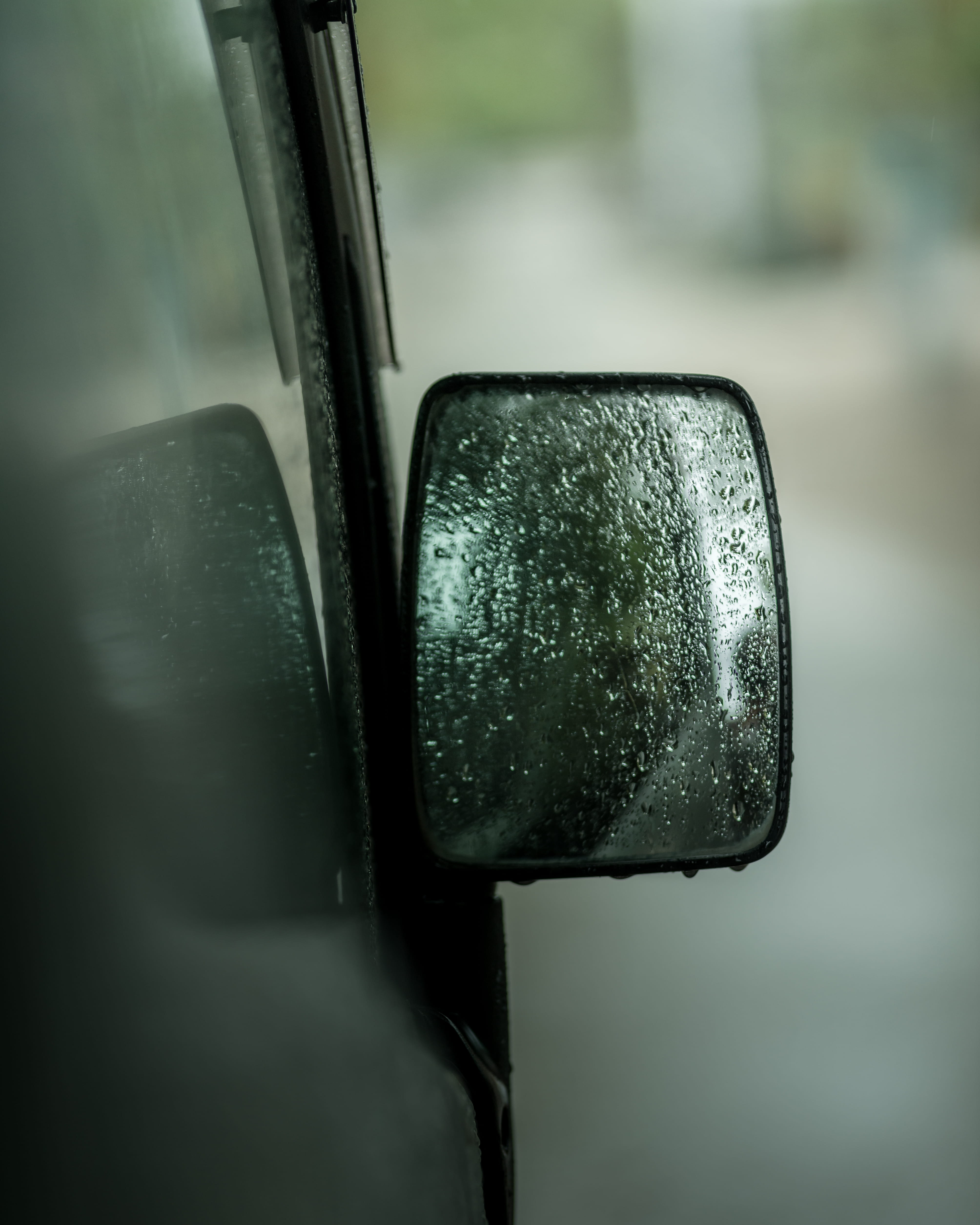 gauge, drop, land vehicle, rain, focus on foreground, outdoors, no people, bird, cowbell, reflection, zipper, way, car, raindrop, highway, day, claw, transportation, Phone HD Wallpaper