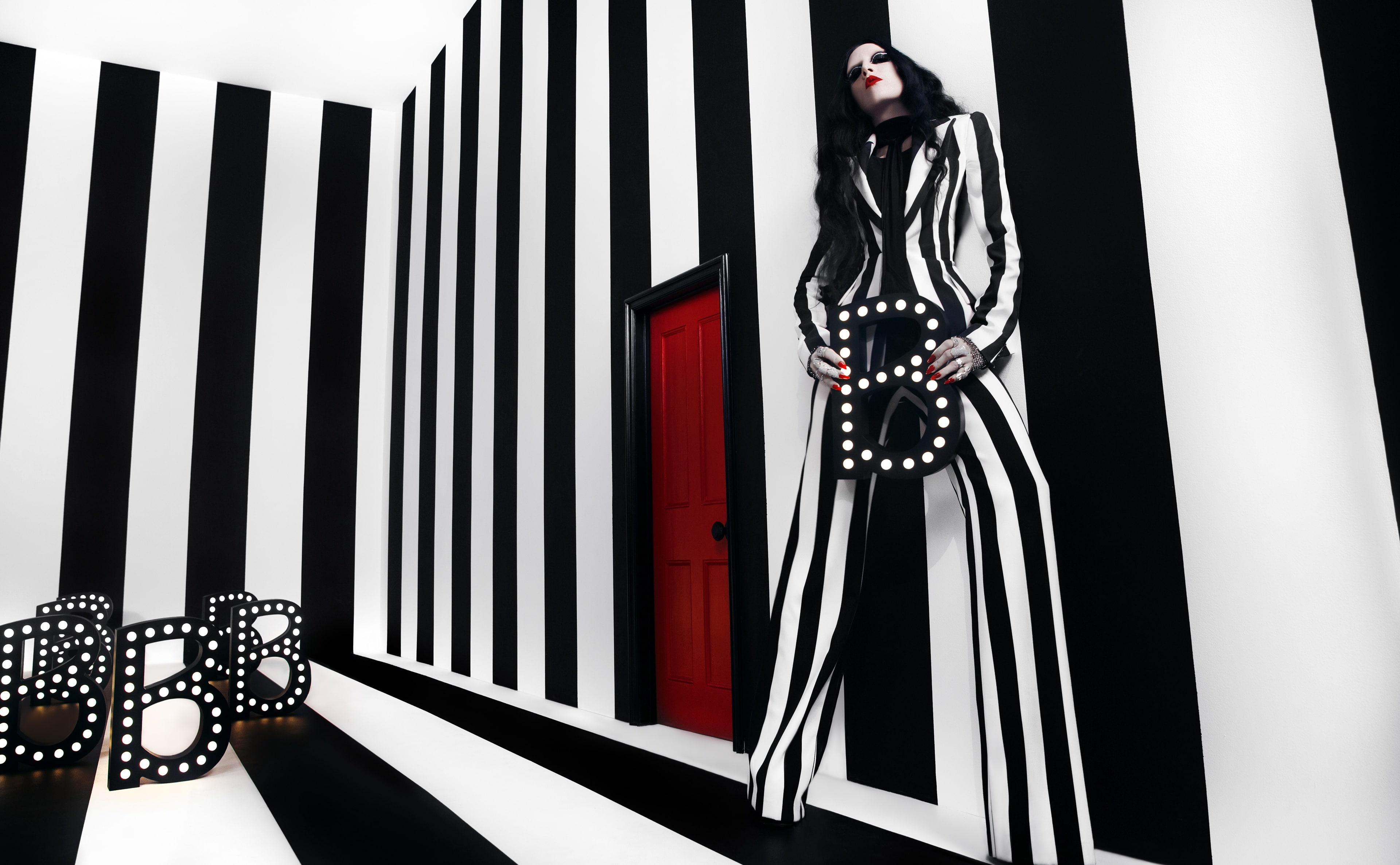 madhouse, illusion, optical, Fashion, Gothic, Character, Creative, Advertising, Model, Room, Ikea, Stripes, Aero, BeaAkerlund, WillyWonka, Giant, 4K, Woman, HD Wallpaper