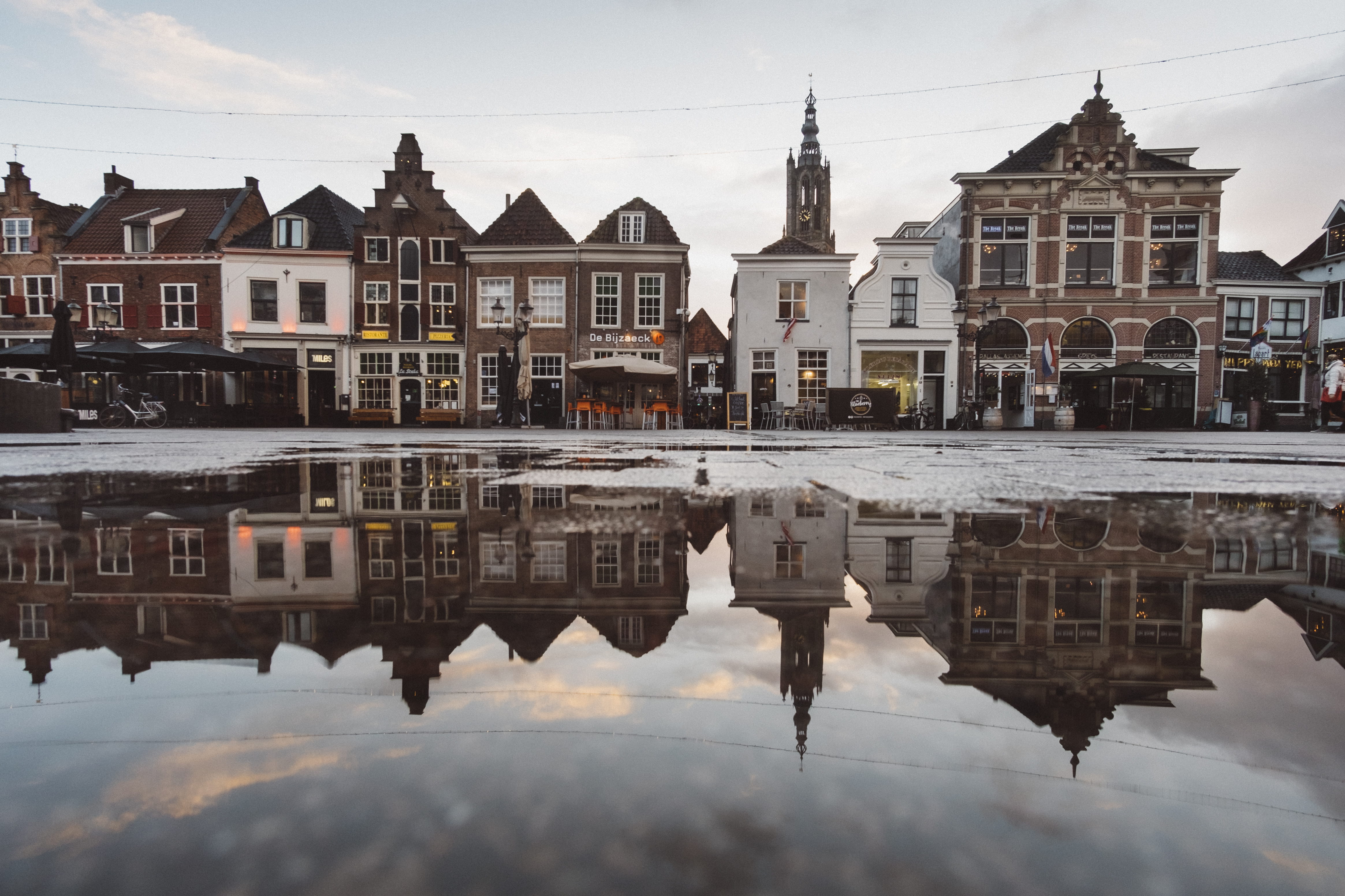 day, old, body, no people, waterfront, concrete, rain, reflection, place of worship, outdoors, roof, travel destinations, canal, sky, building, house, utrecht, HD Wallpaper