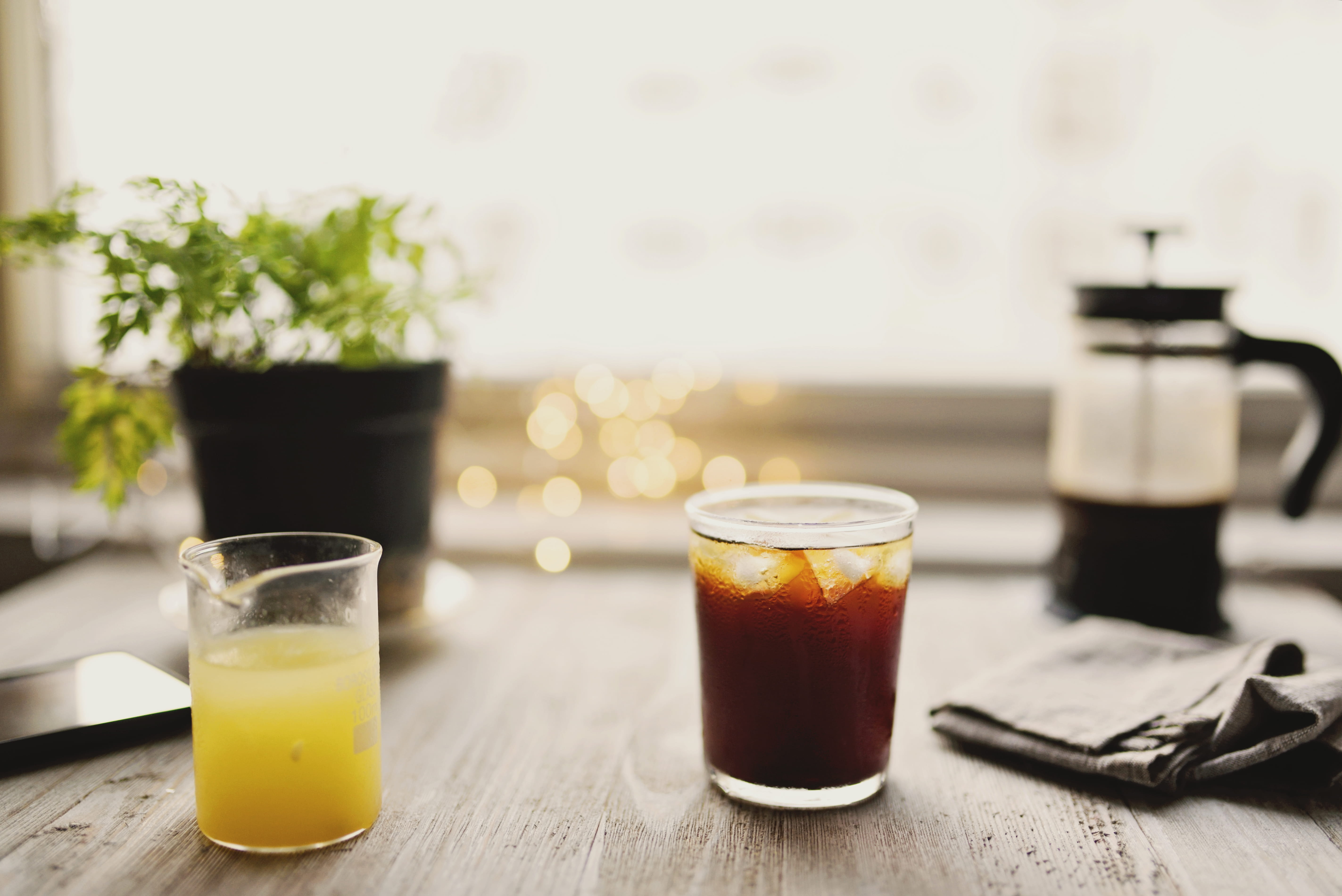 starlight, drinking Glass, bokeh, desk, liquid, close-up, breakfast, coffee - Drink, pot, organic, cup, blur, fruit, food, plant, table, no People, refreshment, HD Wallpaper