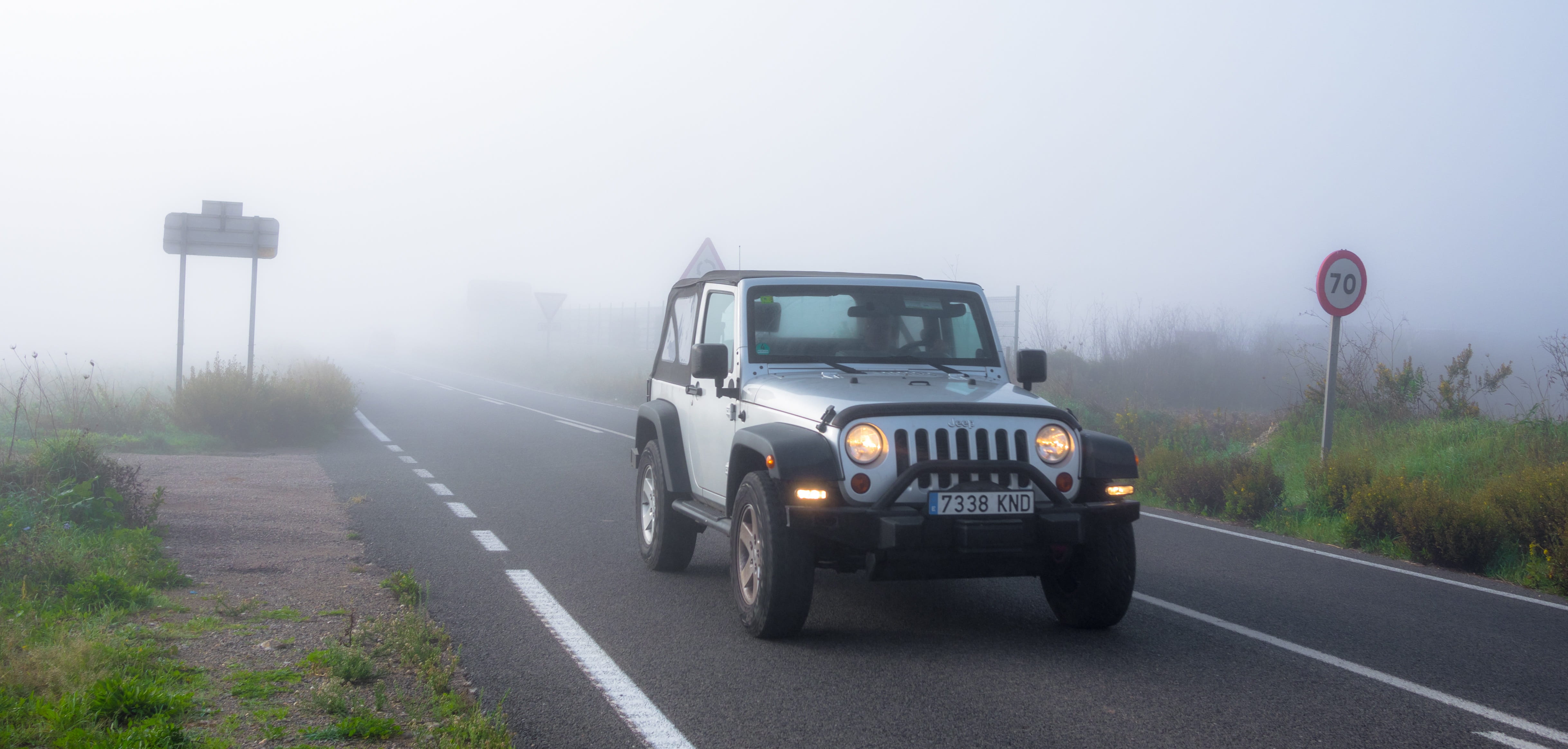 lost, jeep, prado, fog, light, on the move, field, travel, chilling, danger, principle, car, dangerous, copy space, mystery, road, end, motor vehicle, outdoors, HD Wallpaper