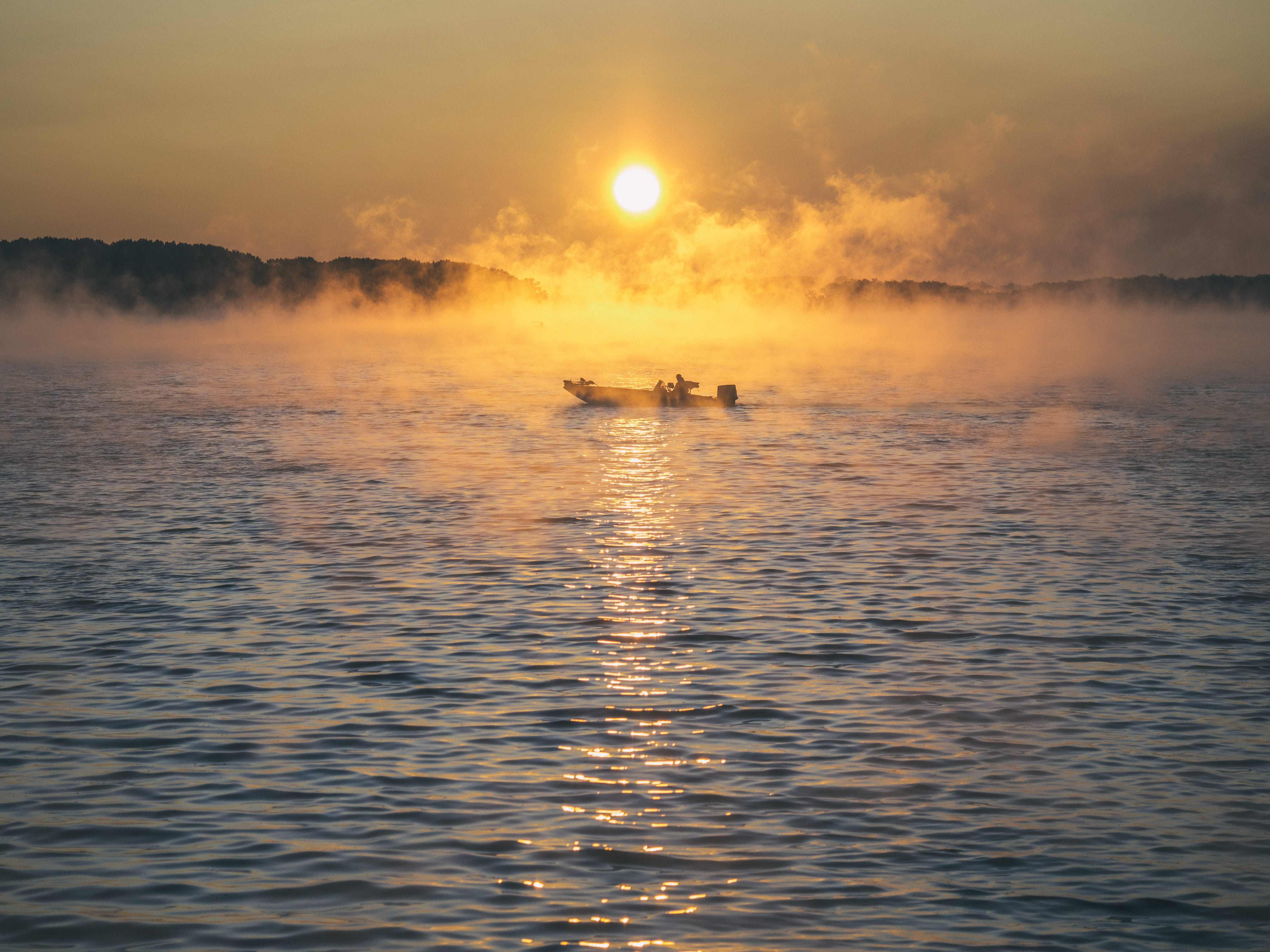 scenics, boat, tree, sunset, beach, sunlight, body, fun, 4K, glow, water, dusk, mist, people, fishing, sunrise - Dawn, fog, haze, morning, lake, reflection, HD Wallpaper